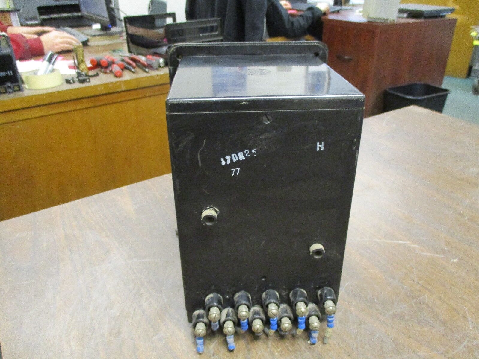 GE Type DSM-65 Kilowatthour Meter 700X67G9 120V 60Hz *Cracked Glass* Used