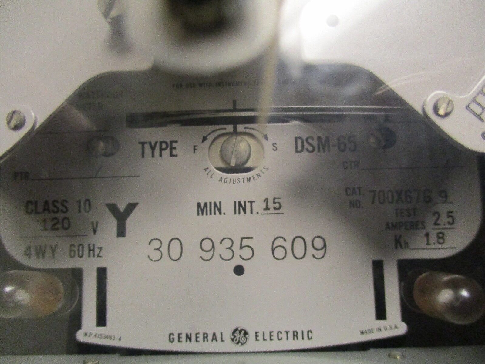 GE Type DSM-65 Kilowatthour Meter 700X67G9 120V 60Hz *Cracked Glass* Used
