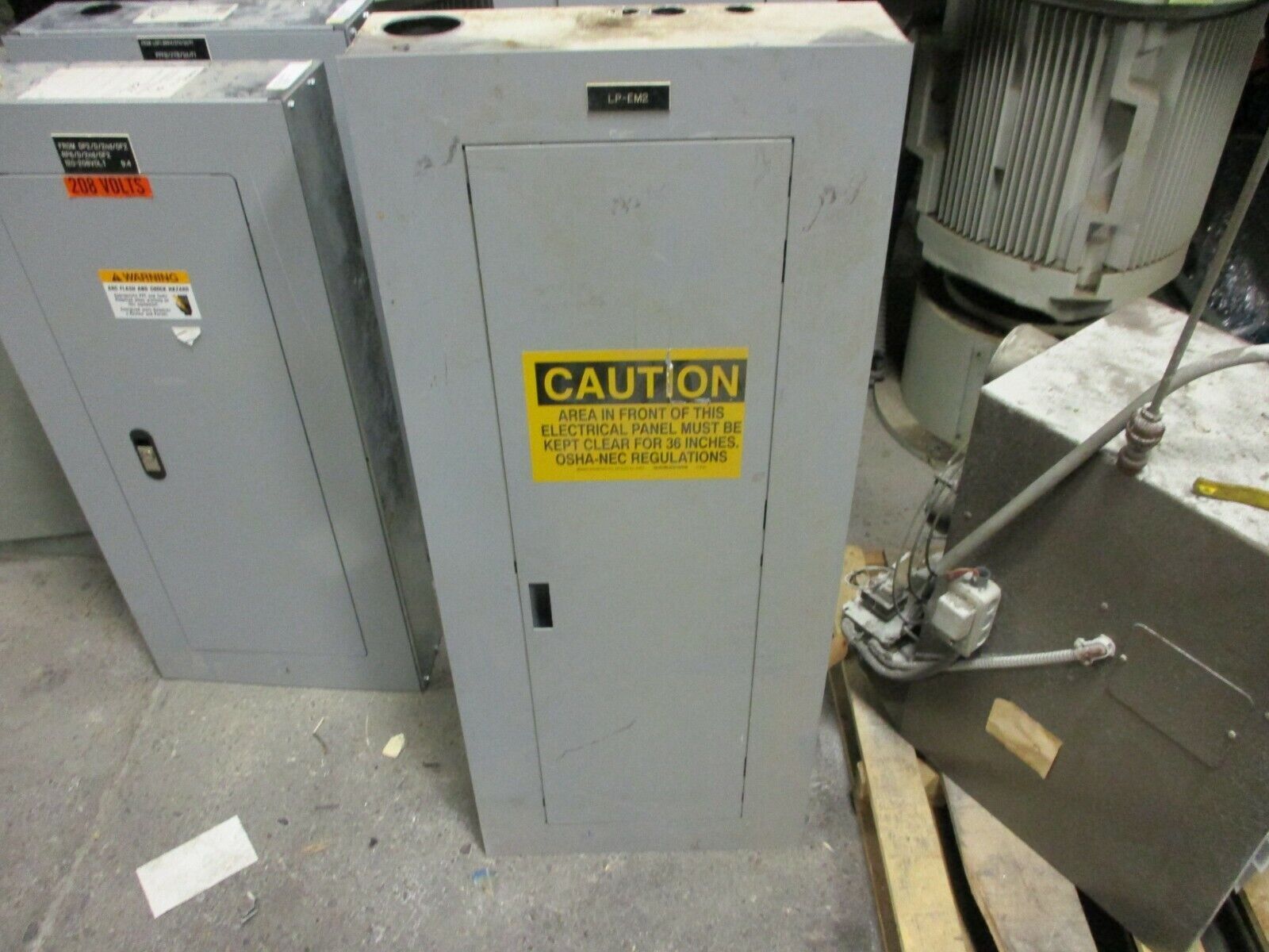 GE Main Breaker Circuit Breaker Panel AQF3242ATX 100A Max 208Y/120 3Ph 4W Used