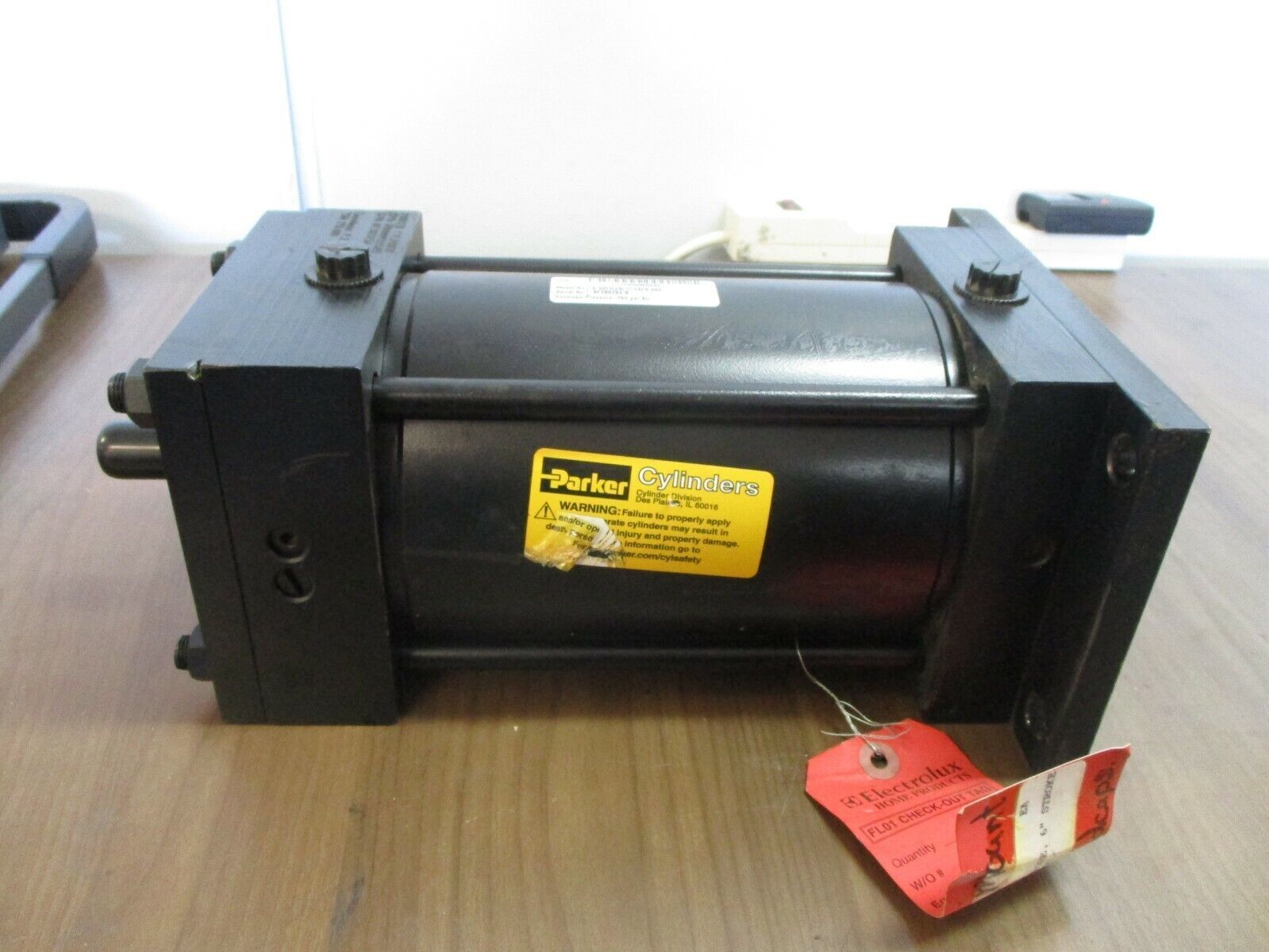 Parker Air Cylinder 5.00CH2ALU14AC6.000 250PSI Used