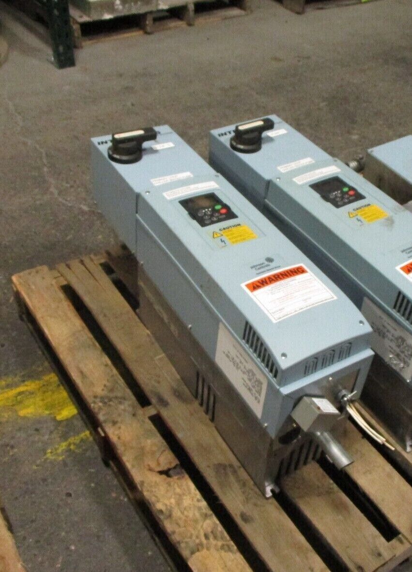 Johnson Controls VS Series AC Drive w/ Bypass VS020111A-NP600 20HP 3Ph w/ Keypad
