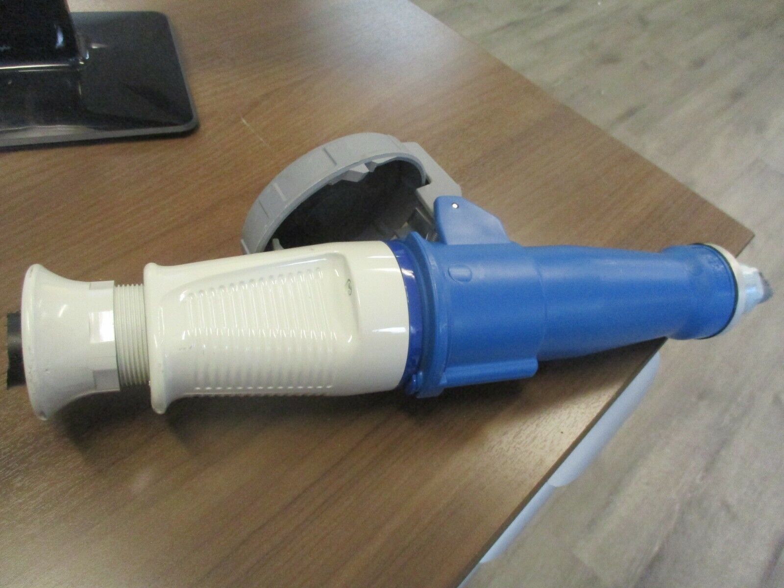 Hubbell/Walther Plug & Connector Set 460C9W/261409 60A 250V 3Ph Used