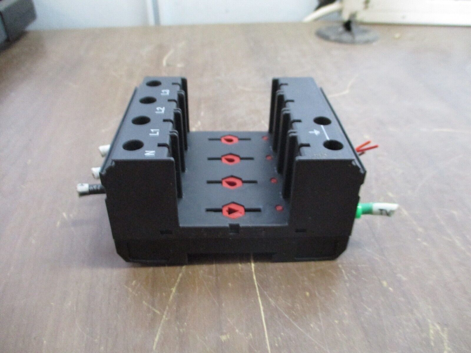 Phoenix Contact Surge Arrester Base VAL-MS 320/3+1/FM-UD Used