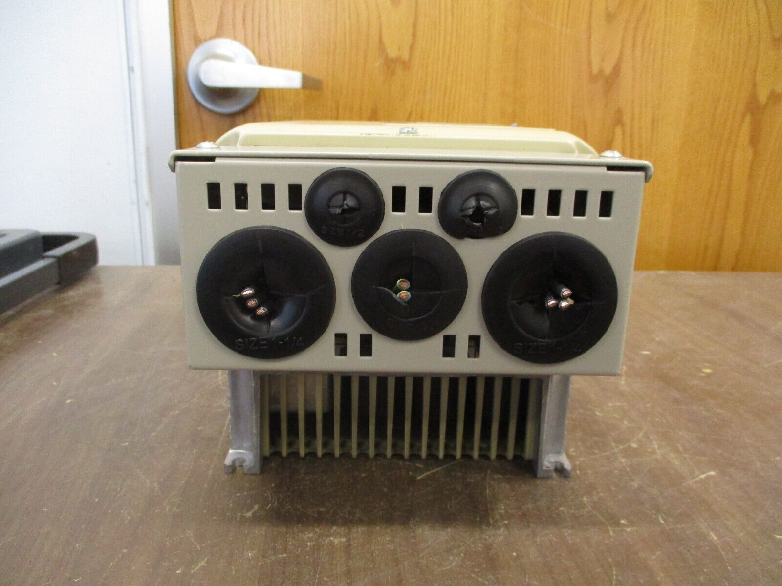 Yaskawa P1000 AC Drive CIMR-PU4A0031FAA Rev. D 20HP 3Ph w/ Keypad Used