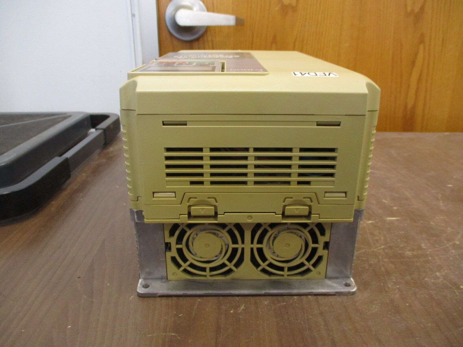 Yaskawa P1000 AC Drive CIMR-PU4A0031FAA Rev. D 20HP 3Ph w/ Keypad Used