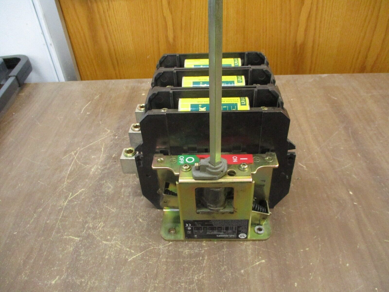 Allen-Bradley Fusible Disconnect Switch 194R-NN200P3 Ser. B 200A 600V 3P Used