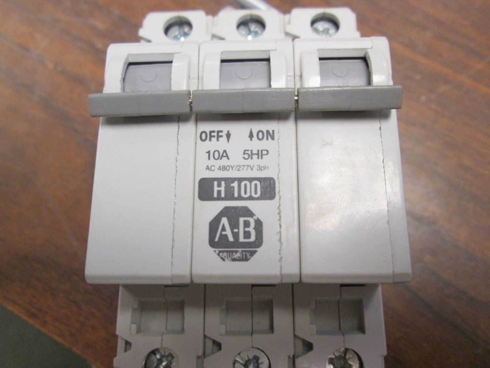 Allen-Bradley Circuit Breaker 1492-CB3-H100 480Y/277V 10A Used