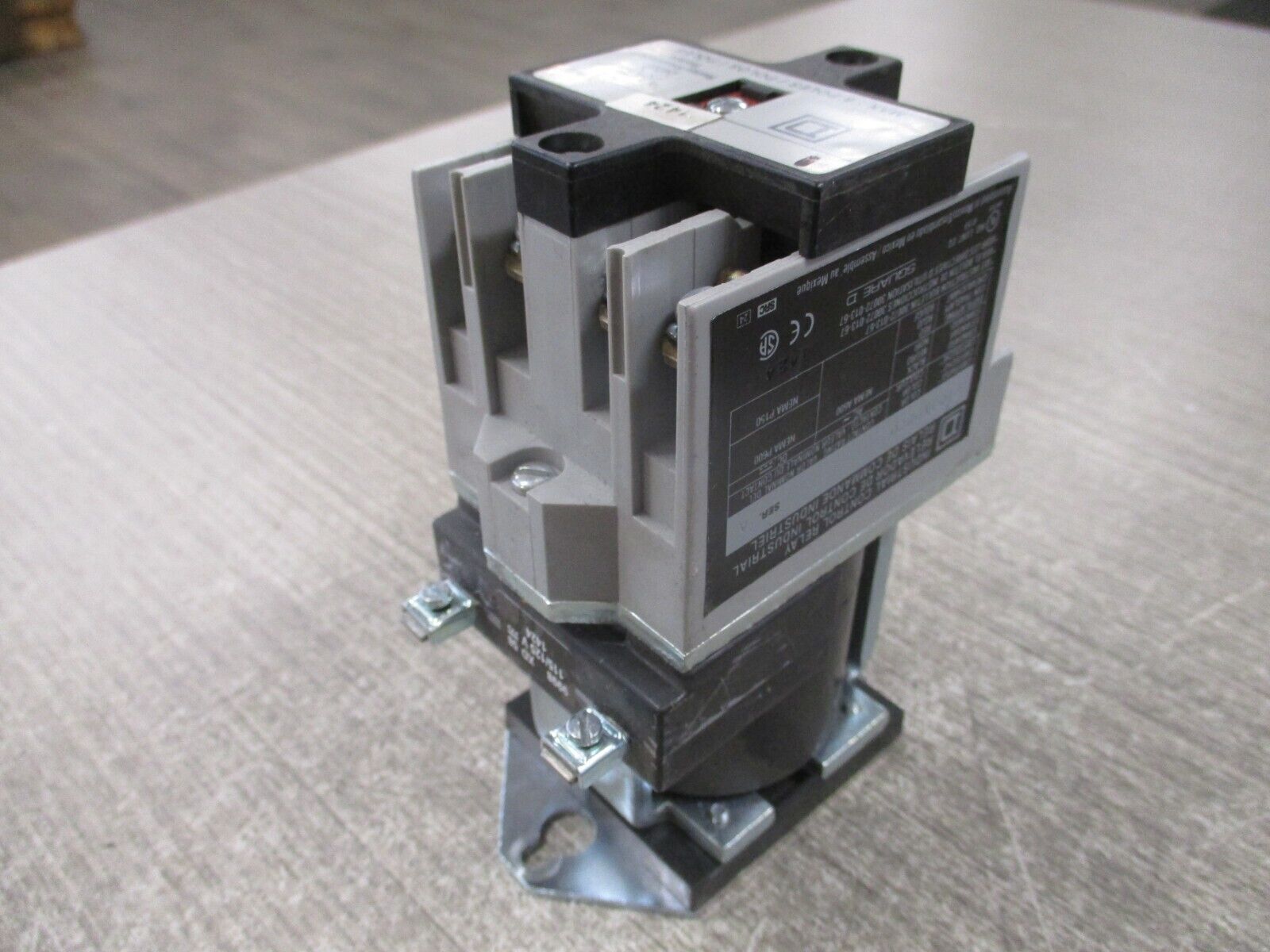 Square D Type x Relay 8501XD020 Ser.A 115/125VDC Coil 8 P Used
