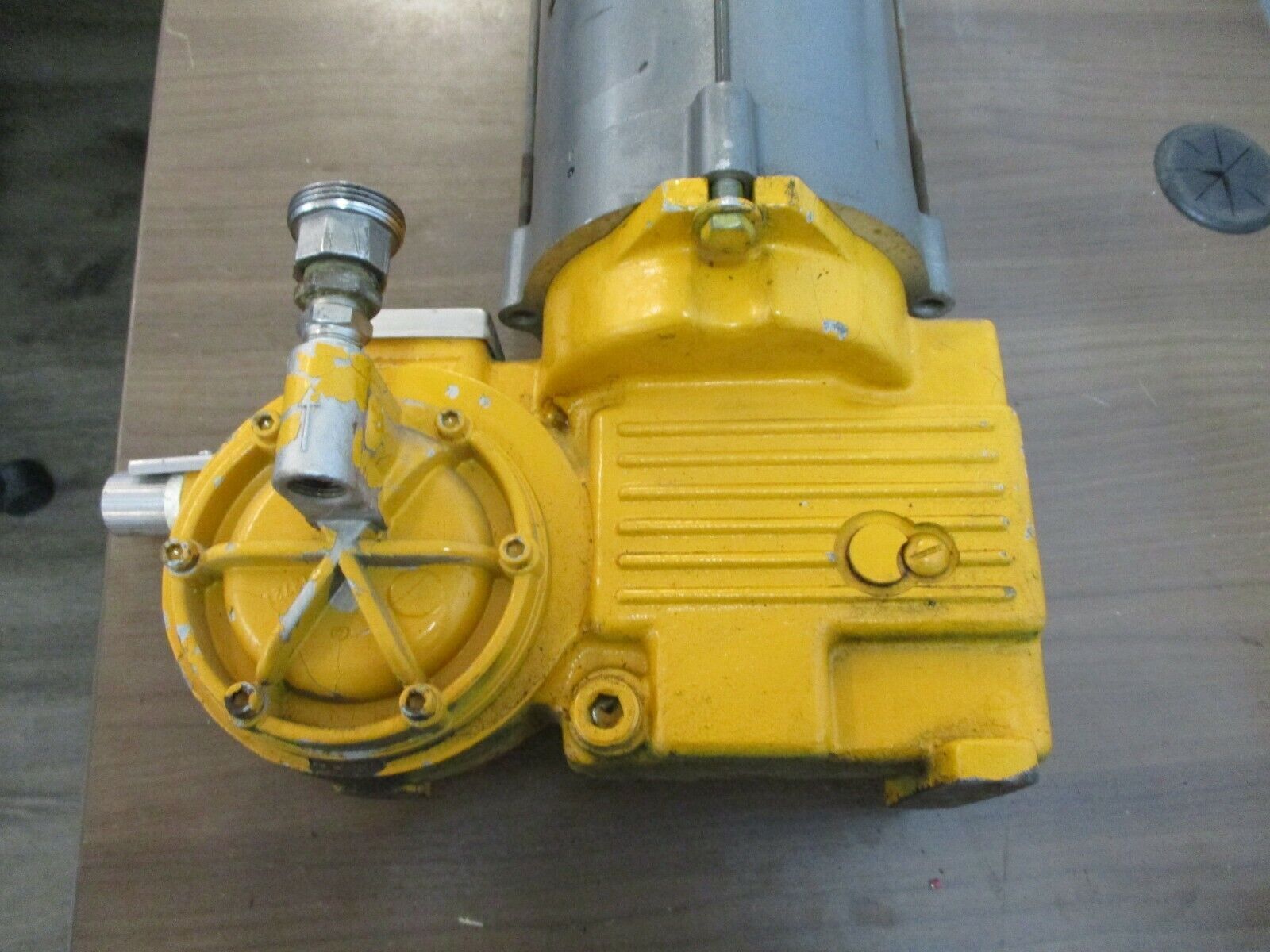 AquFlow Chemical Meter Pump w/ DC Motor CJ4I11212-04014 22GPH 100PSIG 0.5HP Used