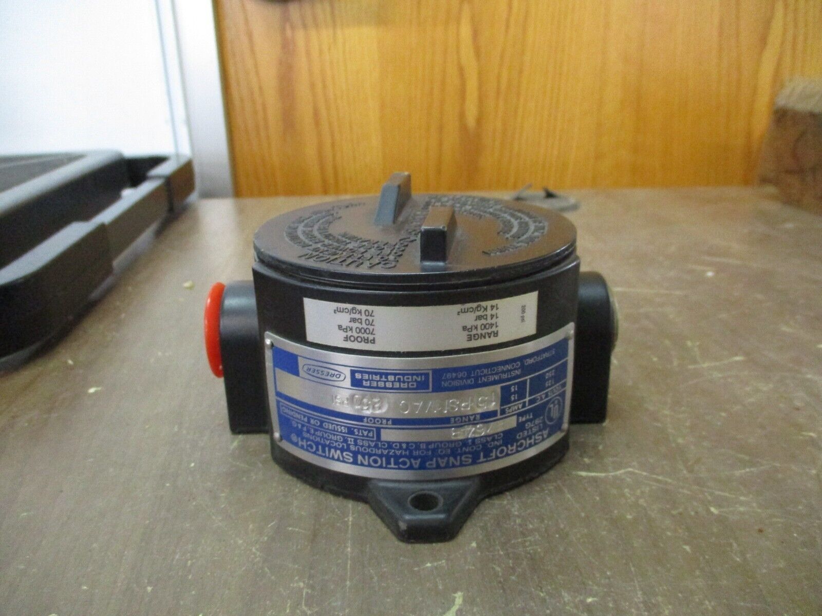 Ashcroft Snap Action Switch B764B 15PSI *Damaged Box* New Surplus