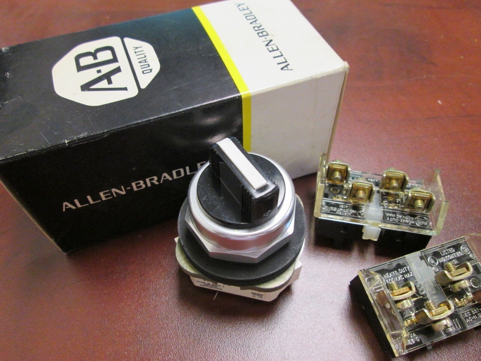Allen-Bradley Selector Switch 800T-H2H 2 Position Nema Type 4, 13 New Surplus