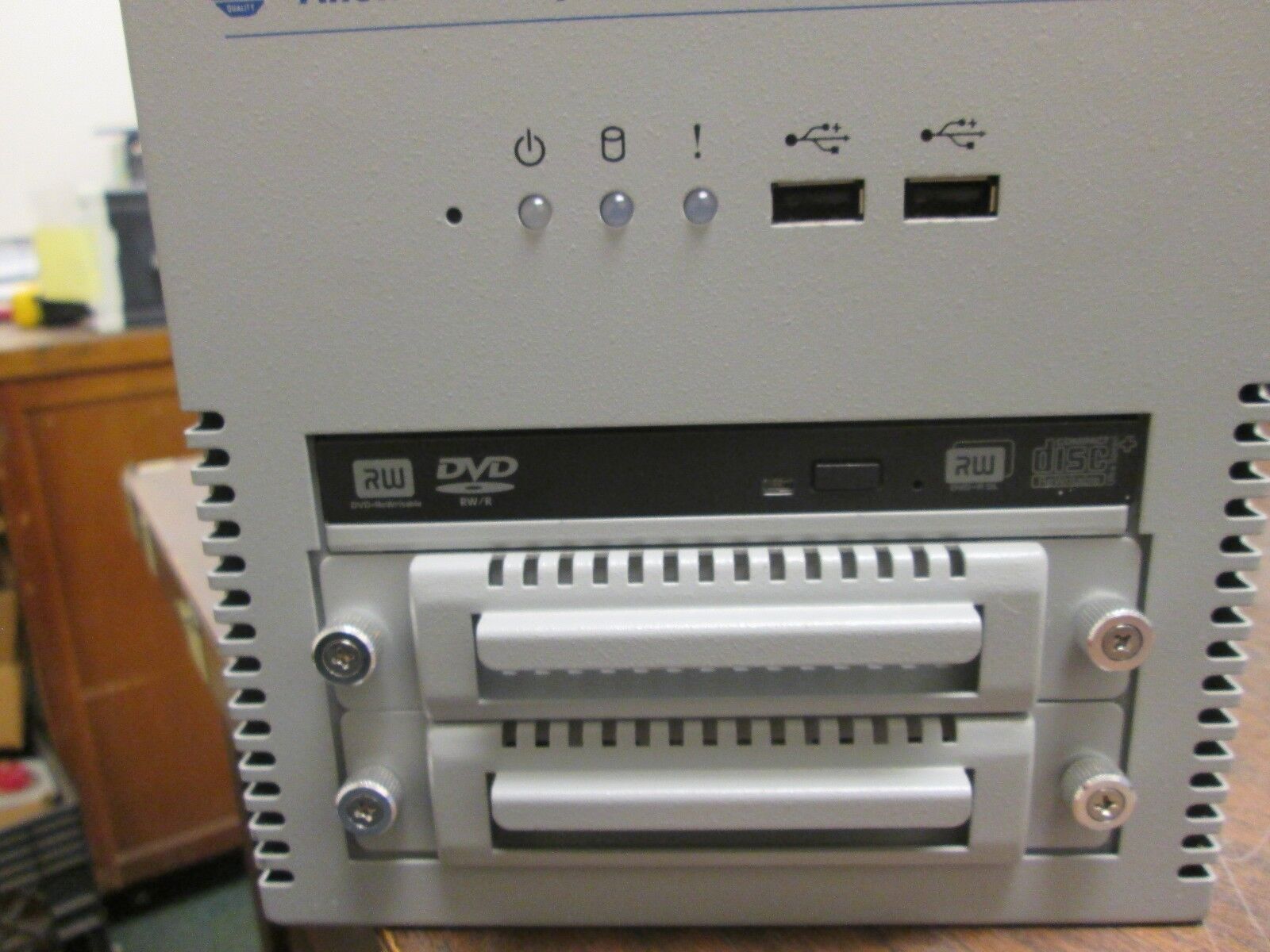 Allen-Bradley VersaView 750R 6177R-M4AXR 100-240V 2.7-1.1A 50/60Hz Used