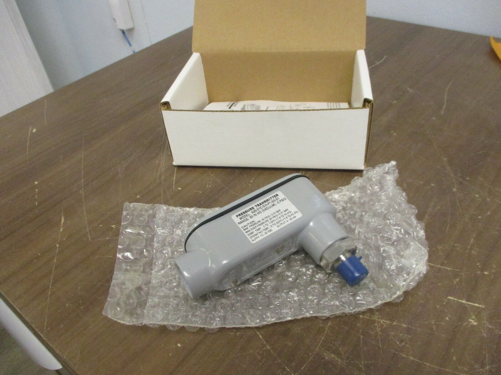 Dwyer Pressure Transmitter 626-01C-CH-P1-E5-S1 New Surplus