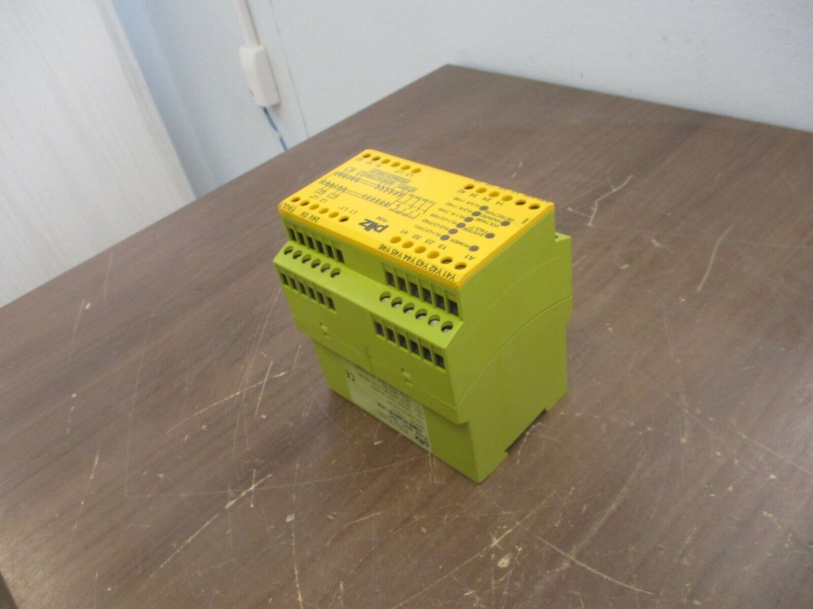 Pilz PU3Z 3N/O / 1N/C Safety Relay 775500 120VAC 12VA 50-60Hz Used