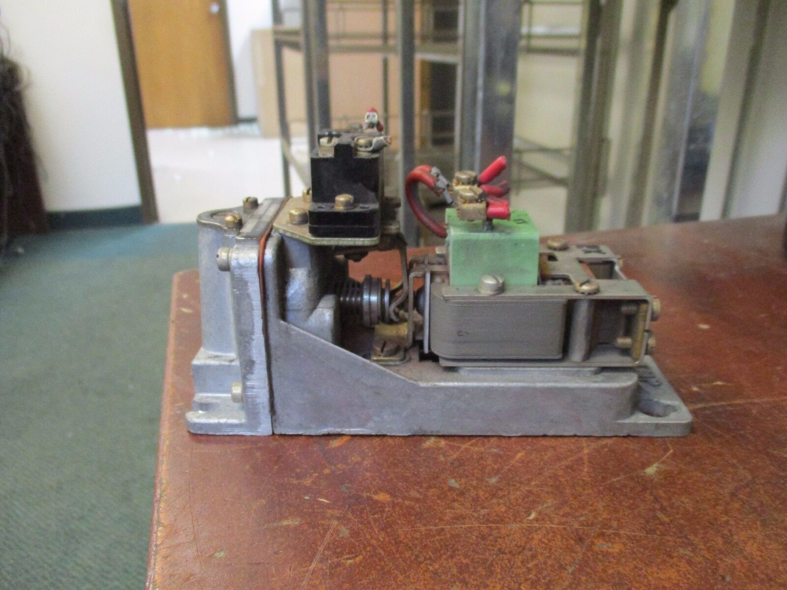 GE Time Delay Relay CR2820B110AA2 110V Coil Range: 1/5-180sec Used