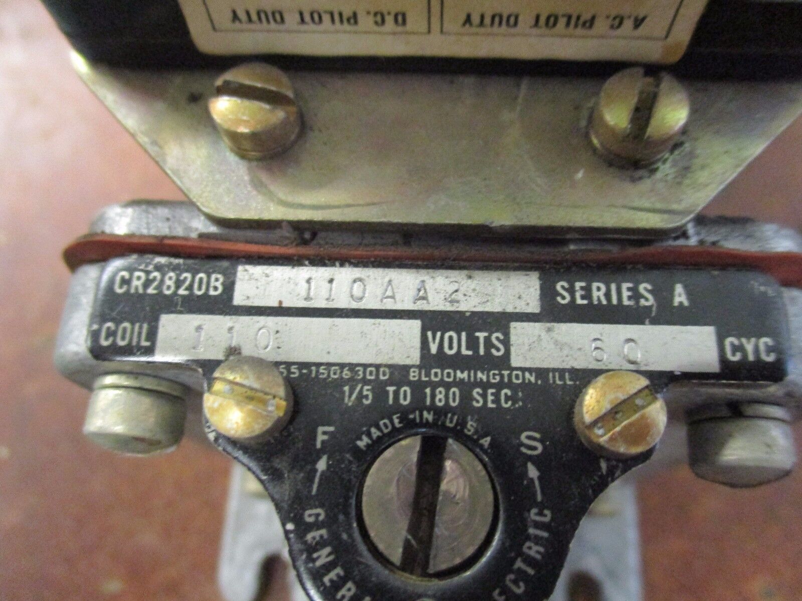 GE Time Delay Relay CR2820B110AA2 110V Coil Range: 1/5-180sec Used