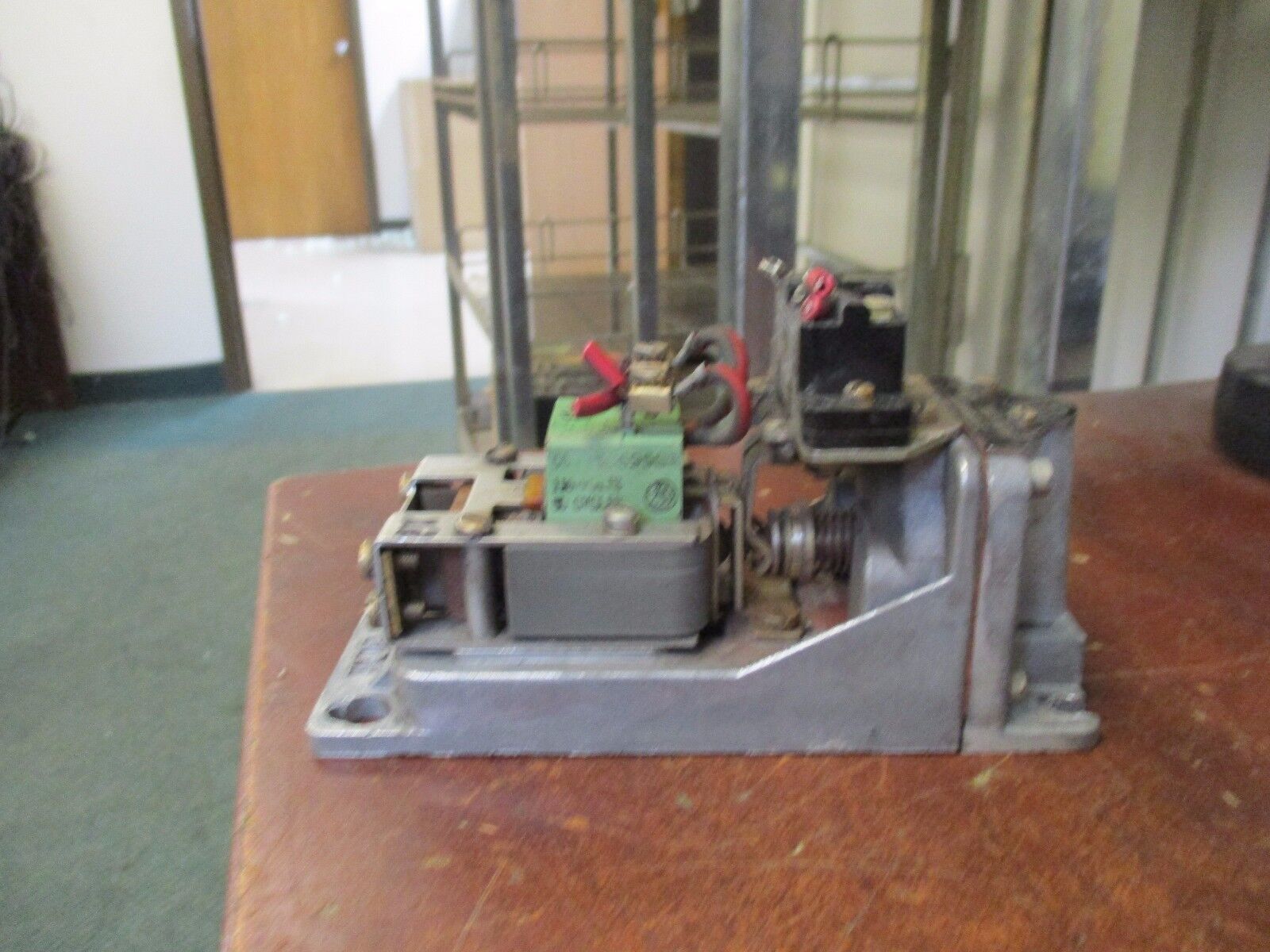 GE Time Delay Relay CR2820B110AA2 110V Coil Range: 1/5-180sec Used