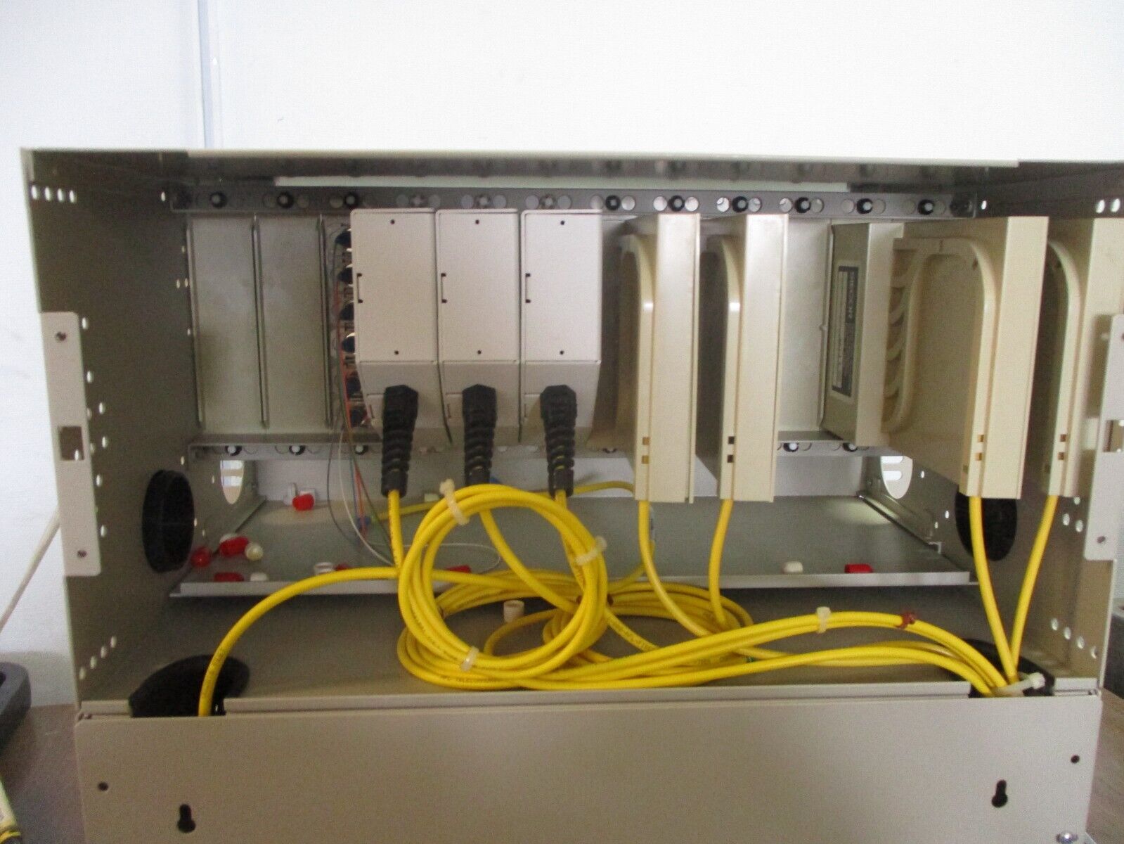 Siecor Fiber Distribution Center FDC-002 72. Cap. Used