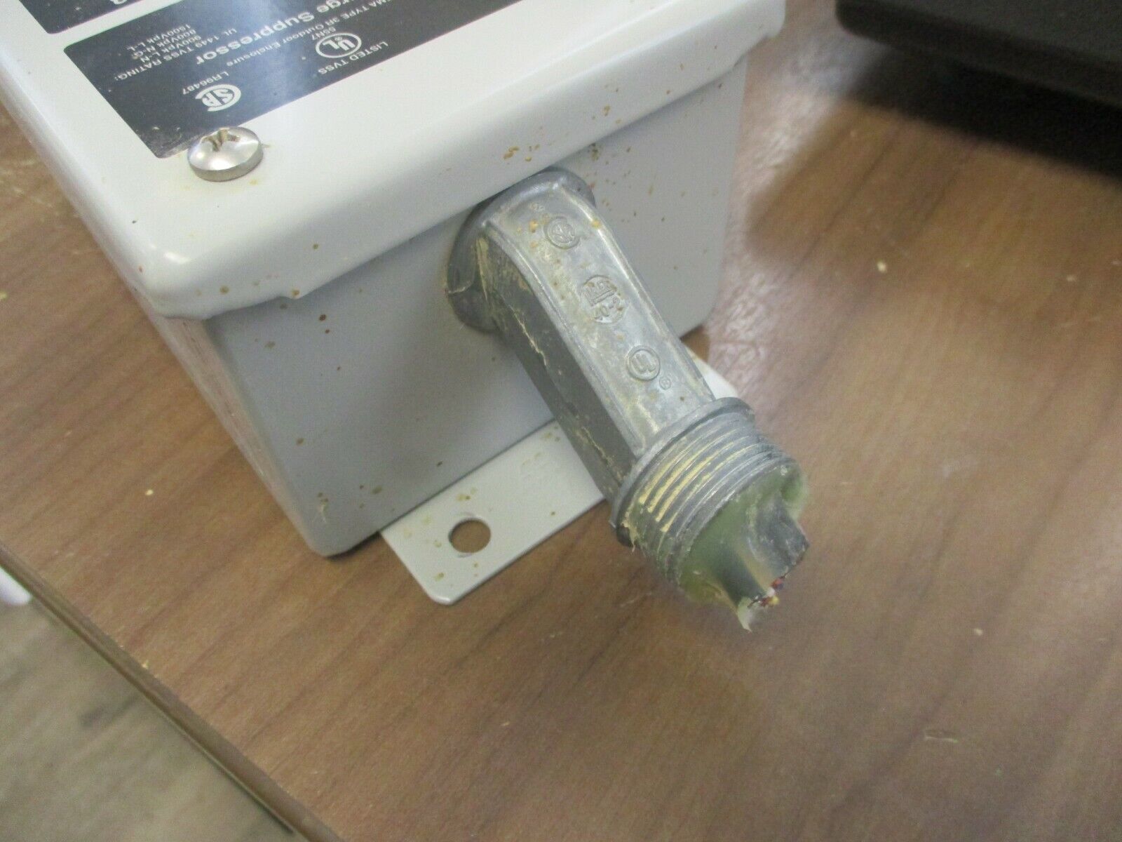 Leviton 3R Surge Protector 32277-DY3 277/480VY 240/480V 50/60Hz Used