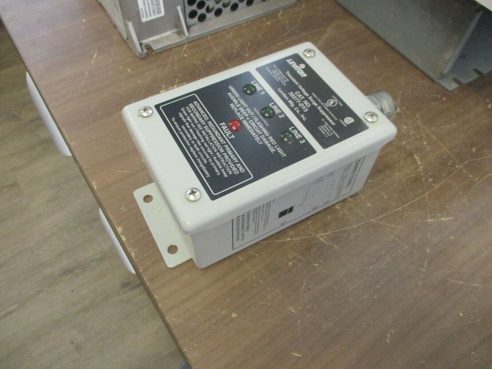 Leviton 3R Surge Protector 32277-DY3 277/480VY 240/480V 50/60Hz Used