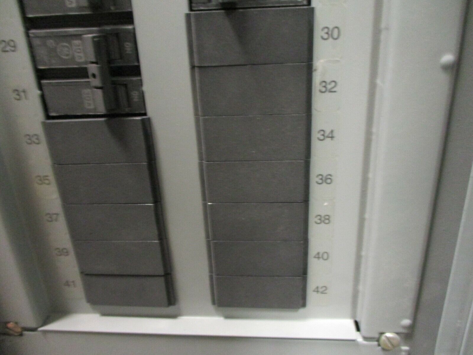 GE Main Breaker Circuit Breaker Panel AQF3421ATX 125A Max 120/208 3Ph 4W Used