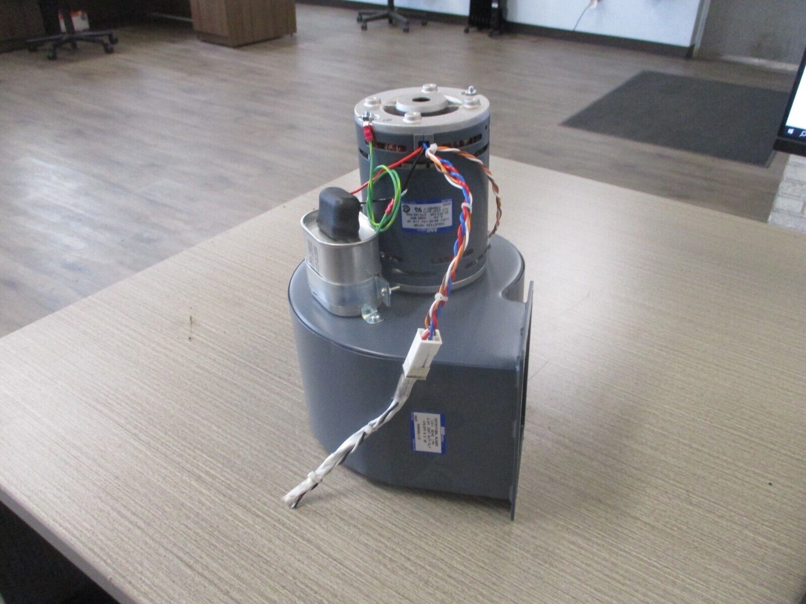 EAD Motors Centrifugal Blower B48A39L-10 115V 60HZ 1PH Used.