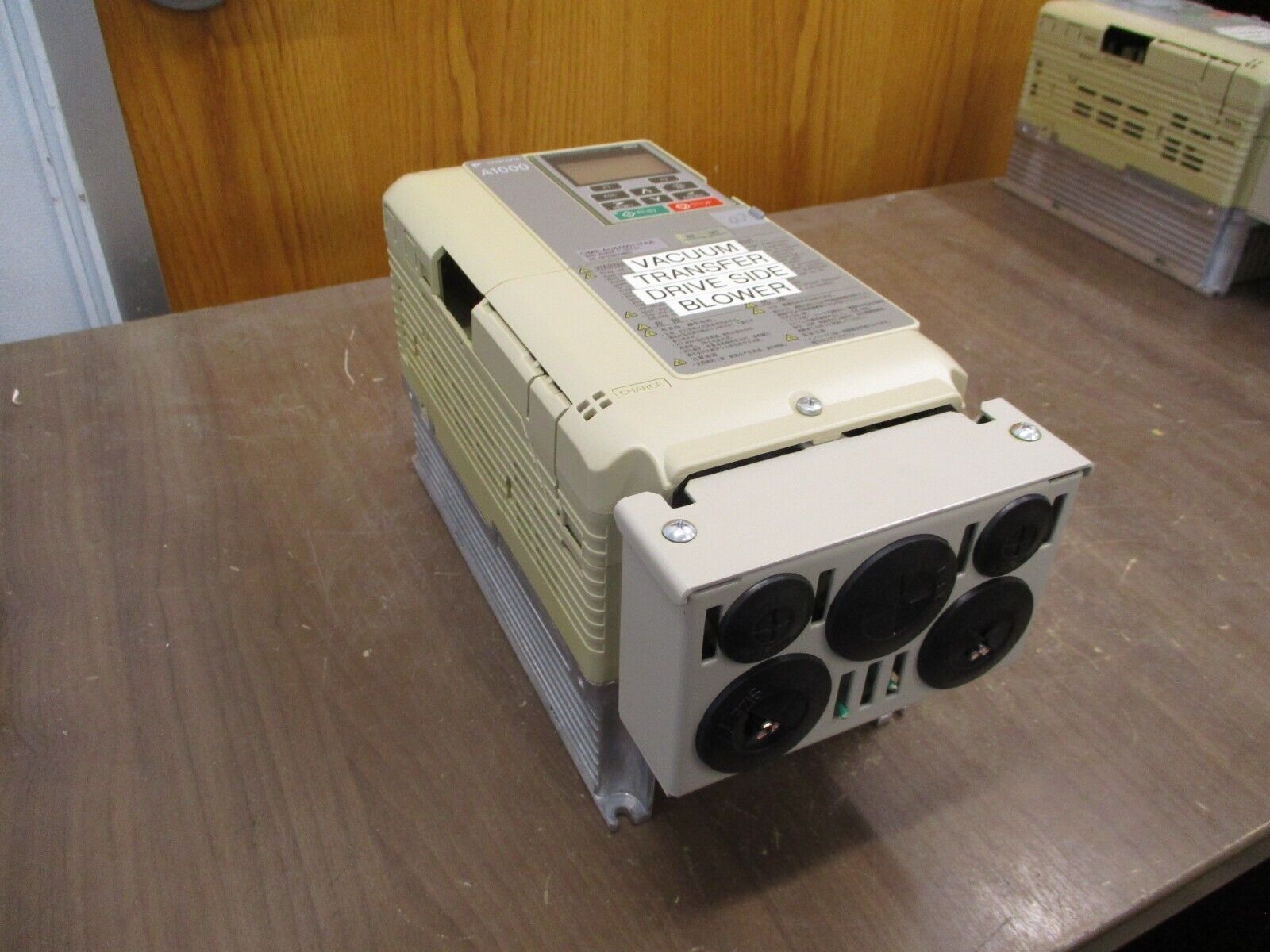 Yaskawa A1000 AC Drive CIMR-AU4A0011FAA Rev. D 7.5HP 3Ph w/ Keypad Used