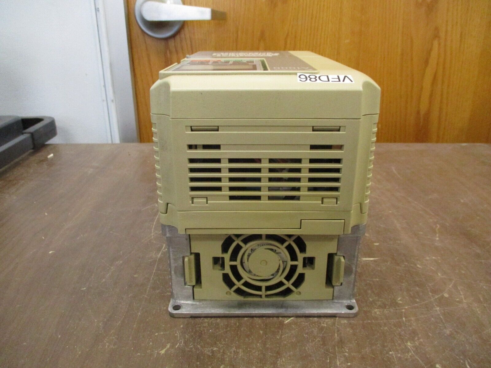 Yaskawa A1000 AC Drive CIMR-AU4A0011FAA Rev. D 7.5HP 3Ph w/ Keypad Used