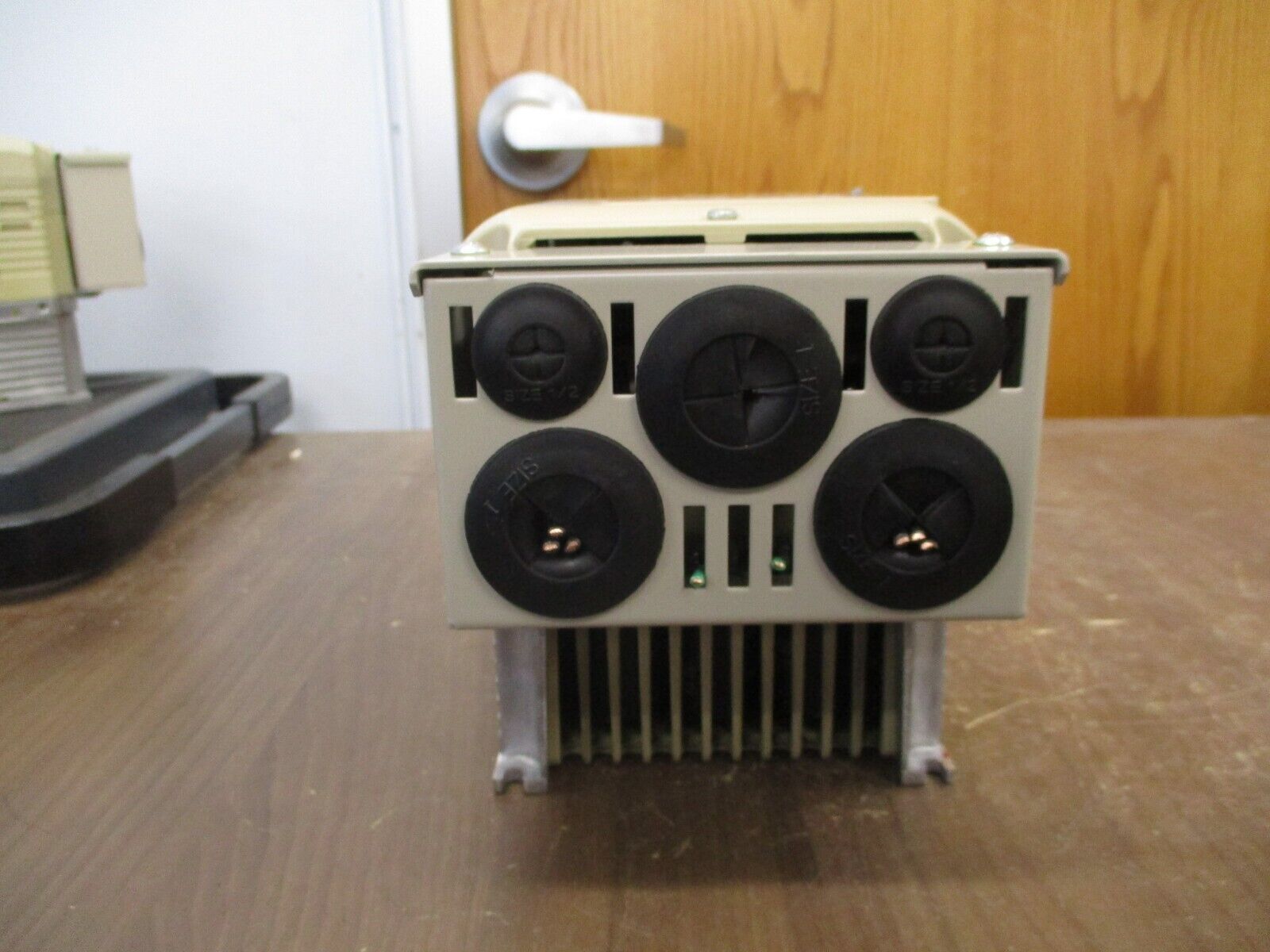 Yaskawa A1000 AC Drive CIMR-AU4A0011FAA Rev. D 7.5HP 3Ph w/ Keypad Used