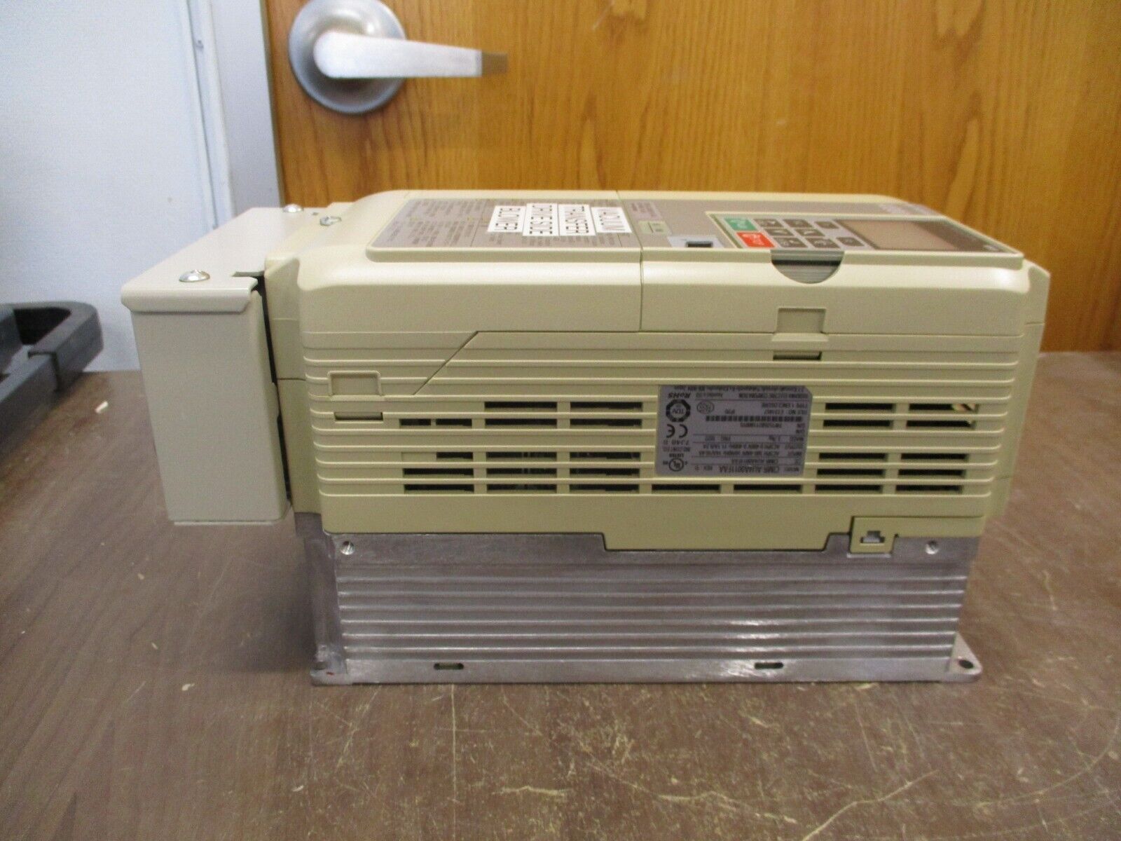 Yaskawa A1000 AC Drive CIMR-AU4A0011FAA Rev. D 7.5HP 3Ph w/ Keypad Used