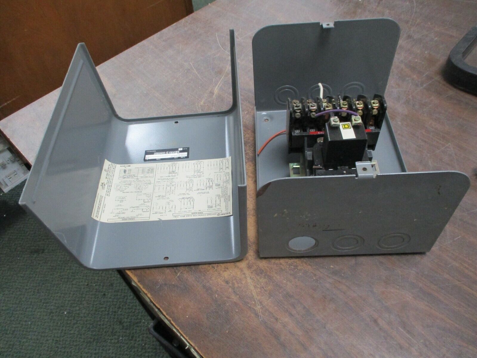 Square D Enclosed Lighting Contactor 8903 LL0 40 120V Coil 20A 600V Used