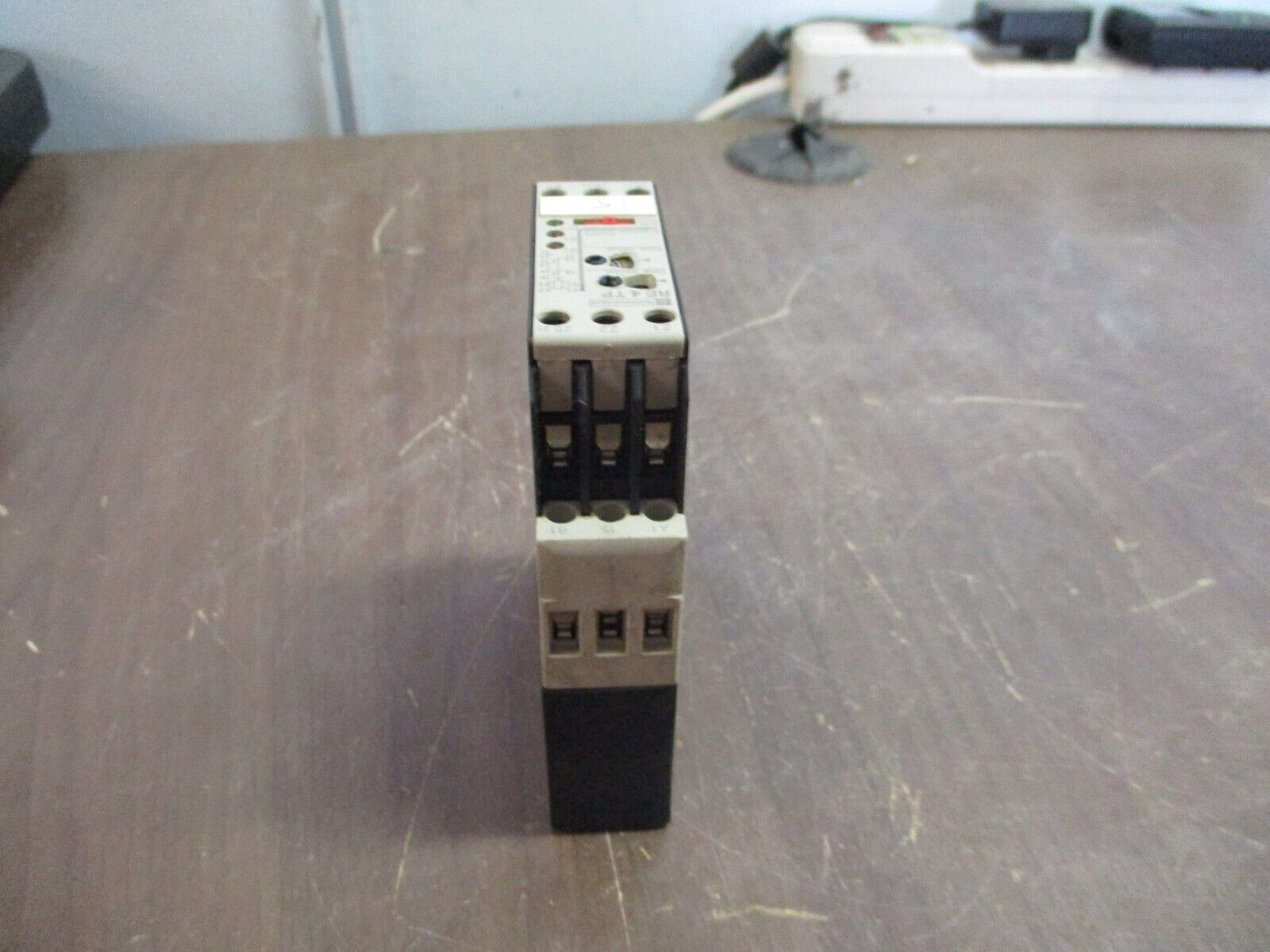 Telemecanique Time Delay Relay RE4TP13BU Range: 0.05s-300h Used