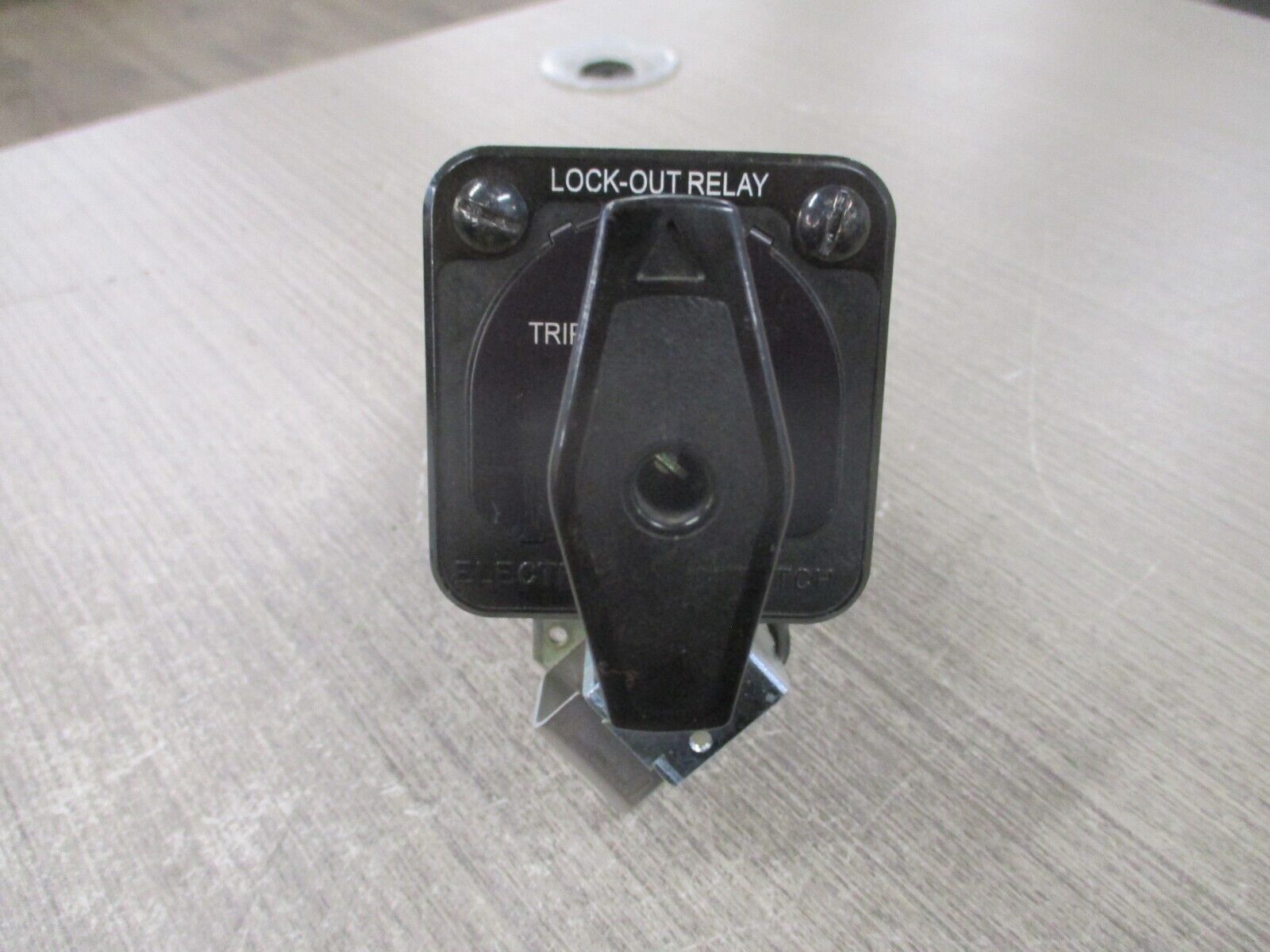 Electroswitch Lock-out Relay Rotary Switch 7803D Ser. 24 125VDC Used