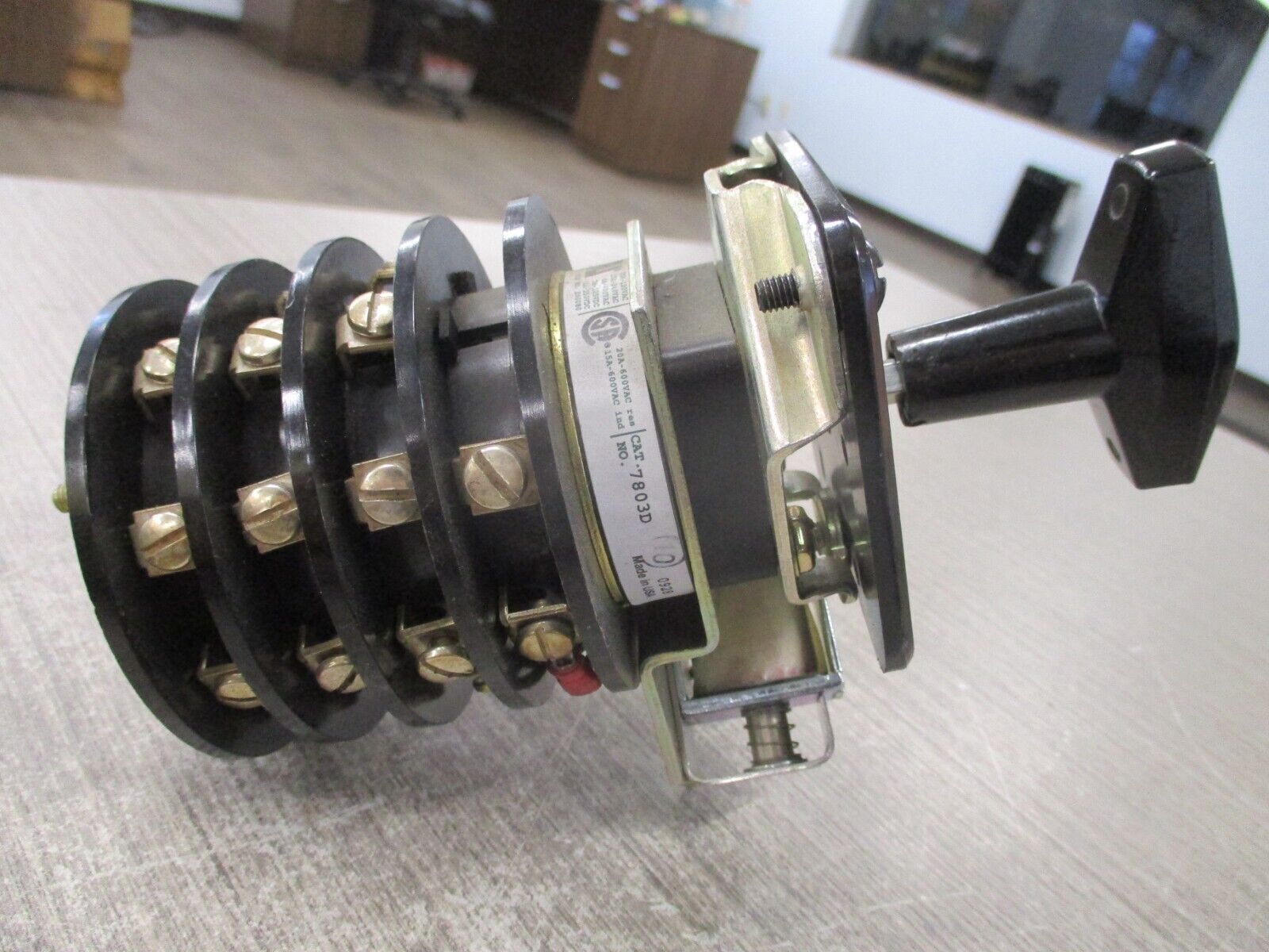 Electroswitch Lock-out Relay Rotary Switch 7803D Ser. 24 125VDC Used