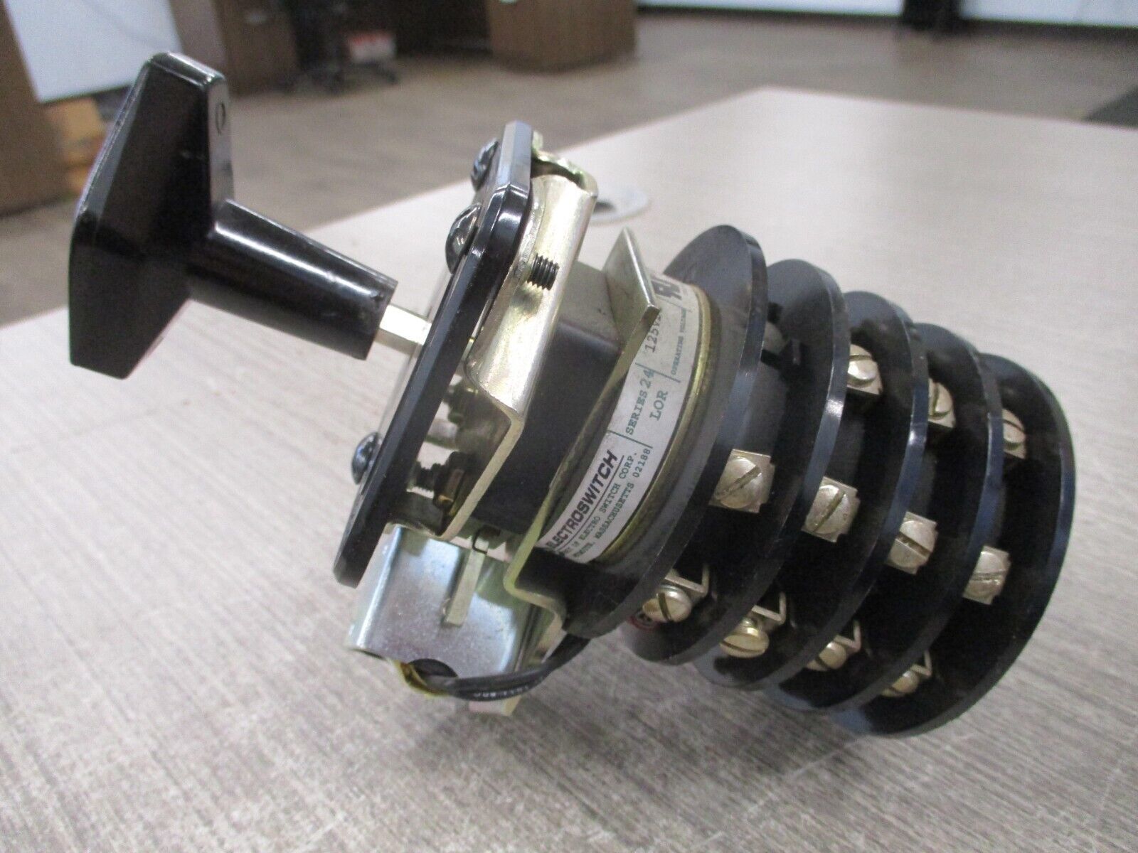 Electroswitch Lock-out Relay Rotary Switch 7803D Ser. 24 125VDC Used