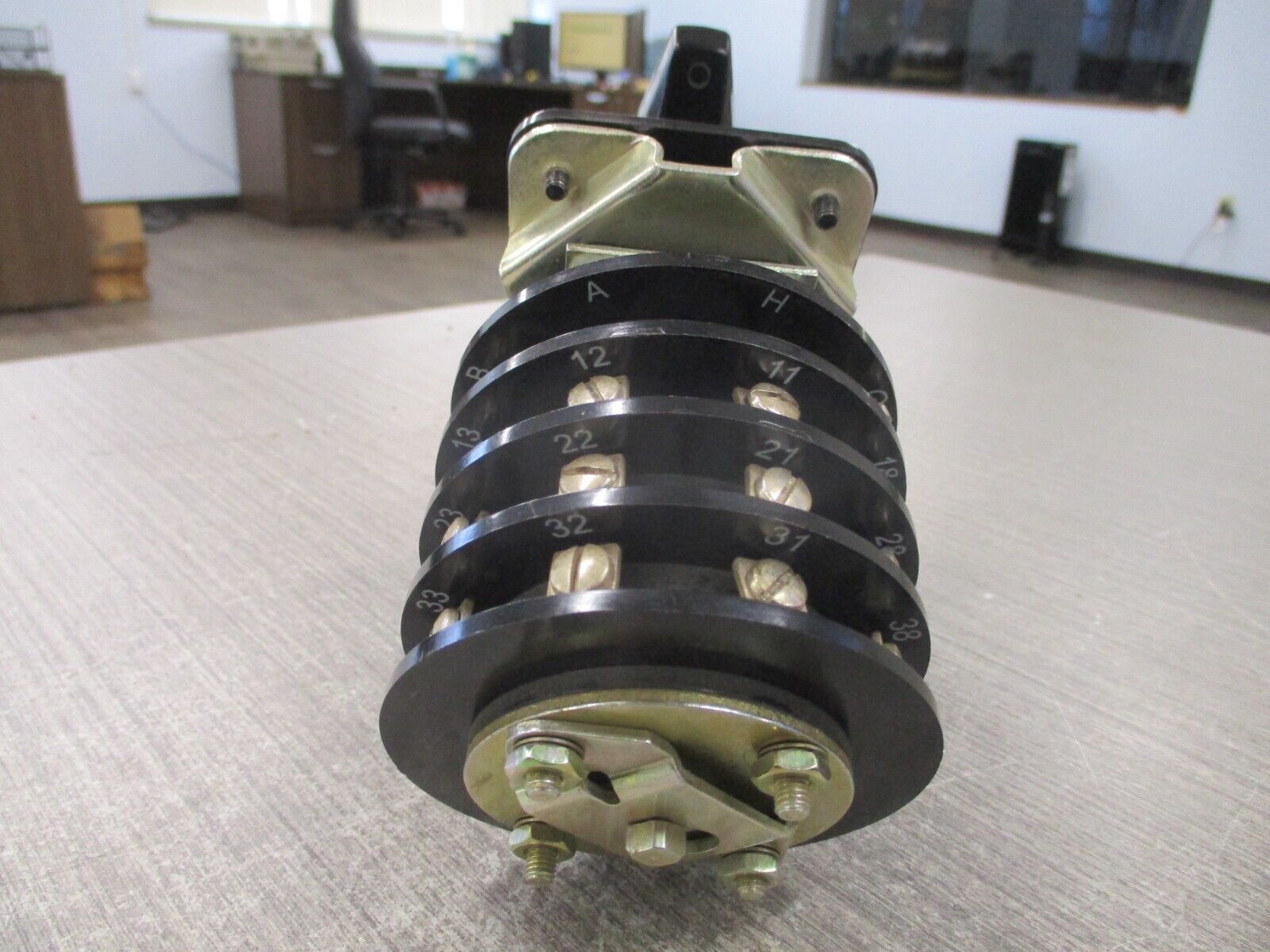 Electroswitch Lock-out Relay Rotary Switch 7803D Ser. 24 125VDC Used