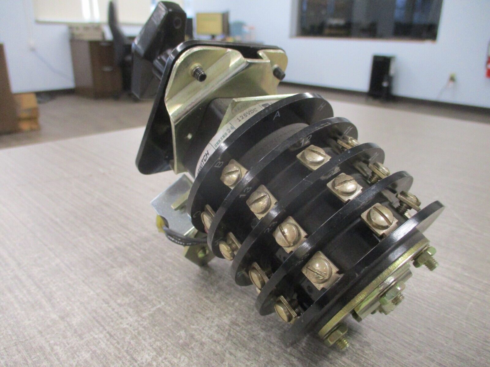 Electroswitch Lock-out Relay Rotary Switch 7803D Ser. 24 125VDC Used