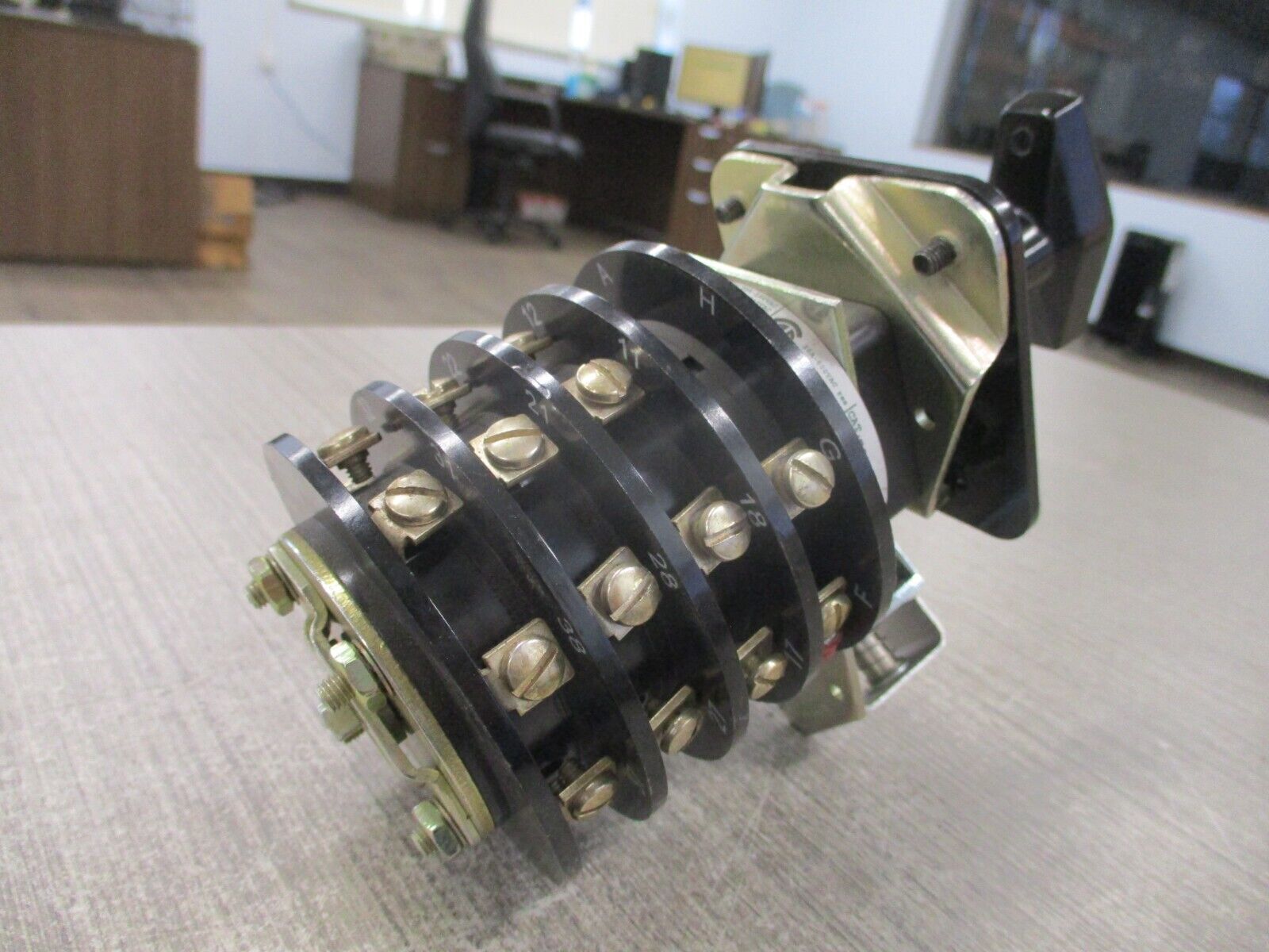 Electroswitch Lock-out Relay Rotary Switch 7803D Ser. 24 125VDC Used