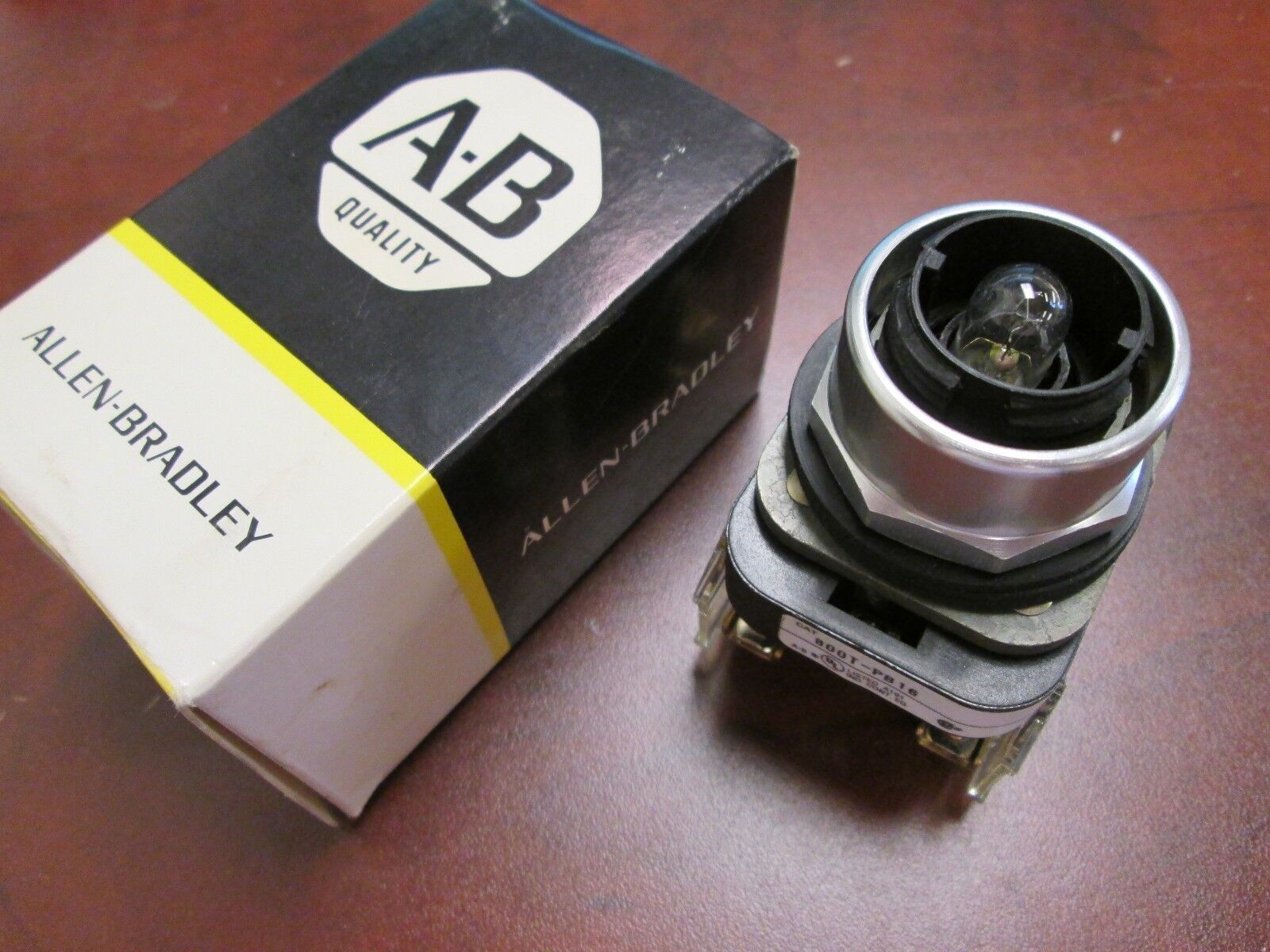 Allen-Bradley Illuminated Push Button 800T-PB16 New Surplus
