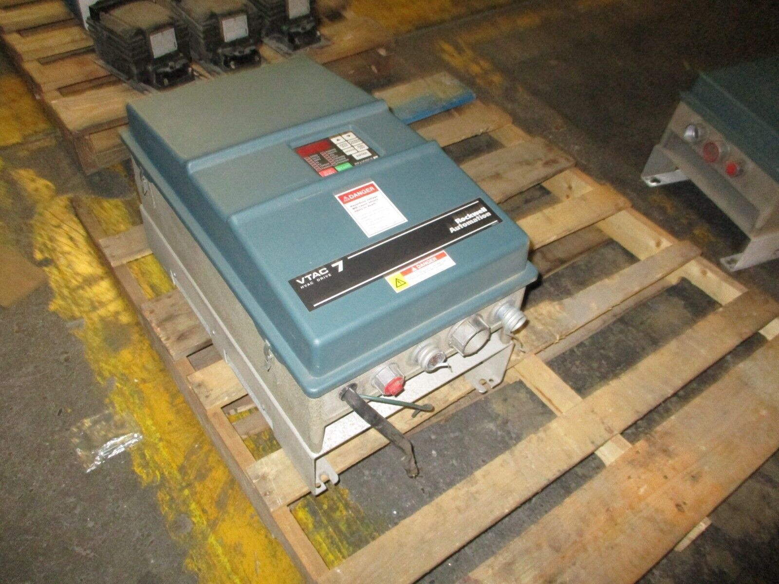 Rockwell Automation VTAC7 AC Drive 40H4260 40HP 3Ph Type 12 Enclosure Used