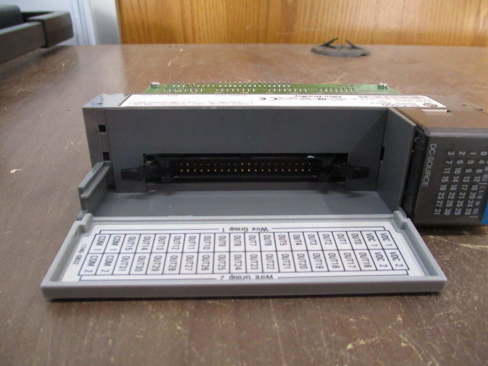 Allen-Bradley SLC500 Output Module 1746-OB32 Ser. C Used