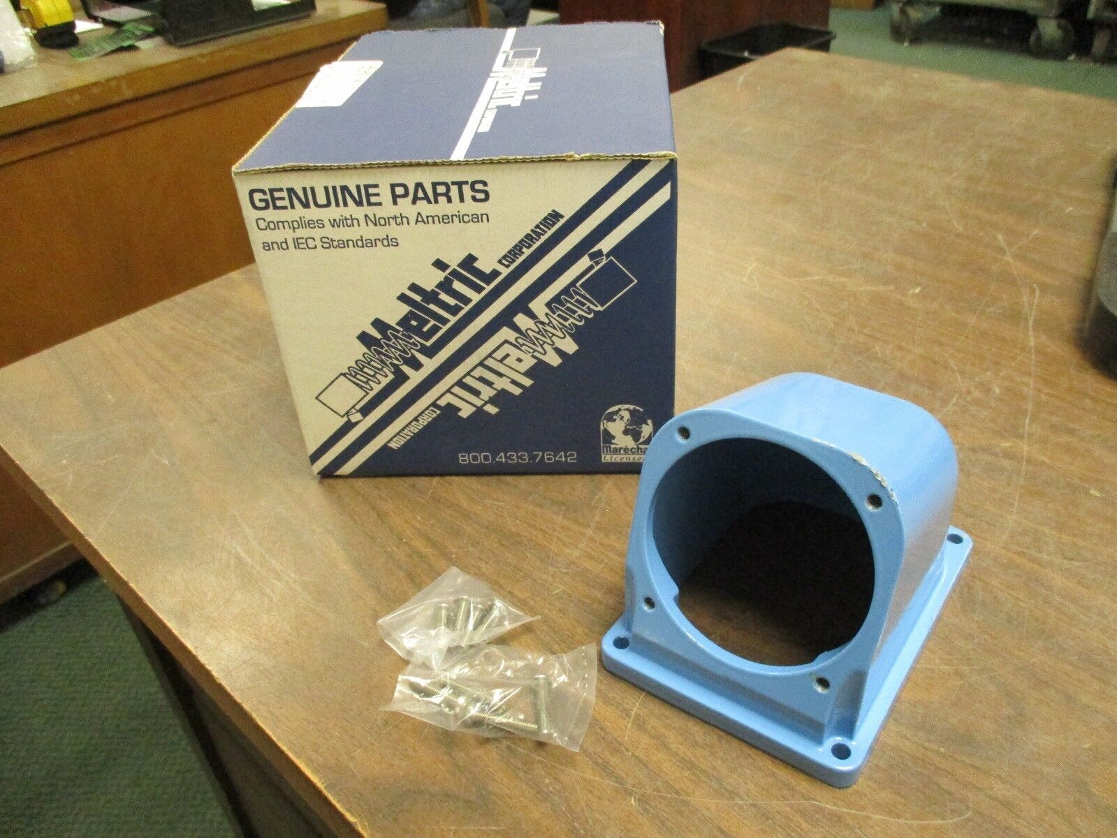 Meltric DB6 Angle/Box 89-6A053-080-112 New Surplus