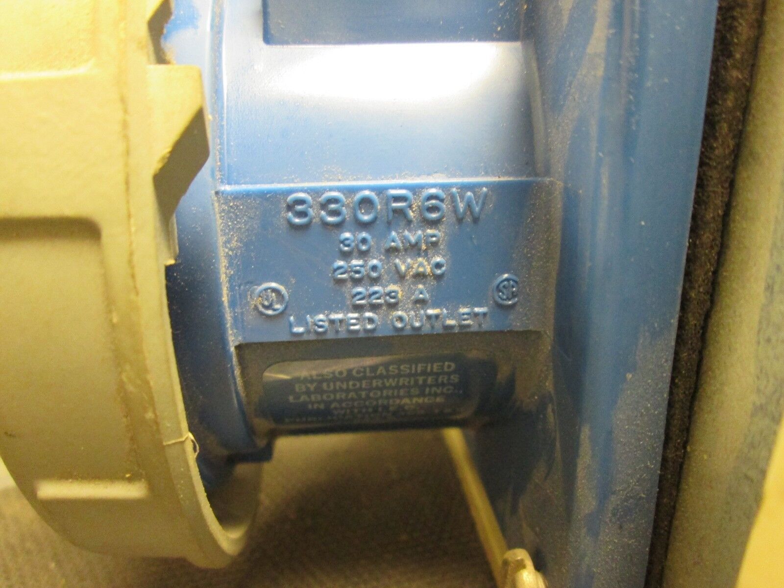 Hubbell Receptacle w/ Plastic Base 330R6W 30A 250VAC 2P 3W Used