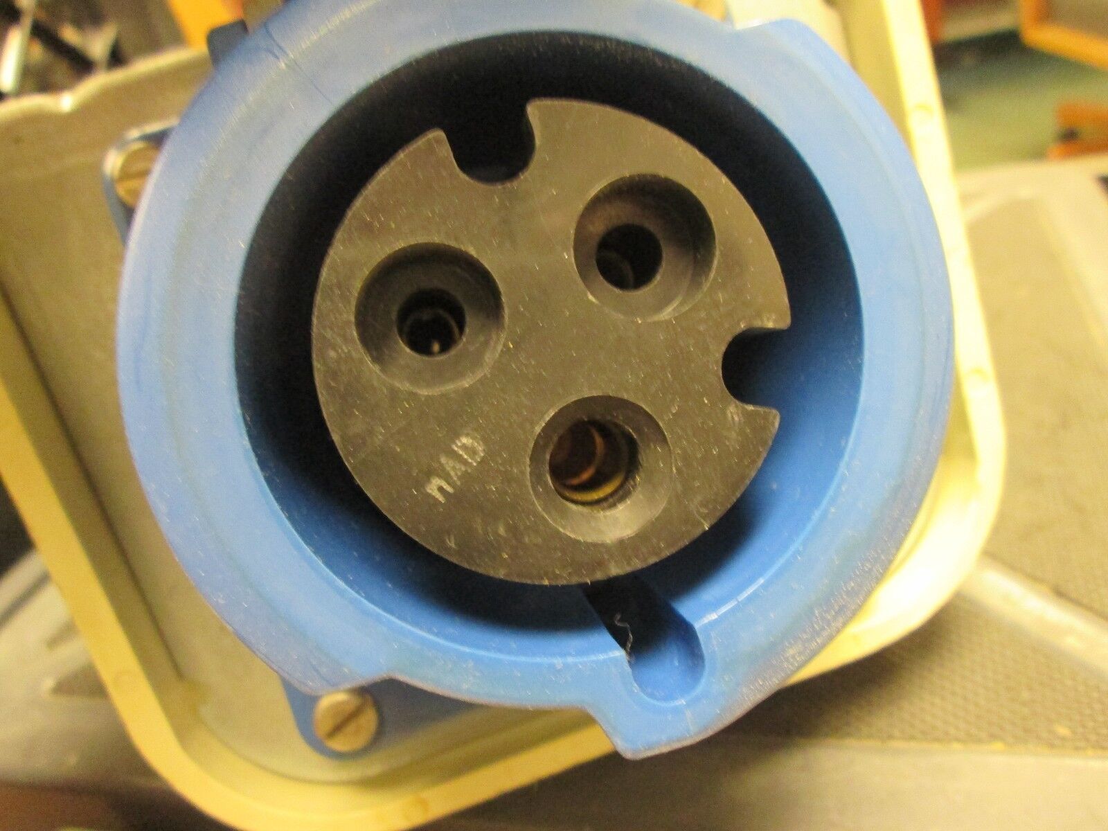 Hubbell Receptacle w/ Plastic Base 330R6W 30A 250VAC 2P 3W Used