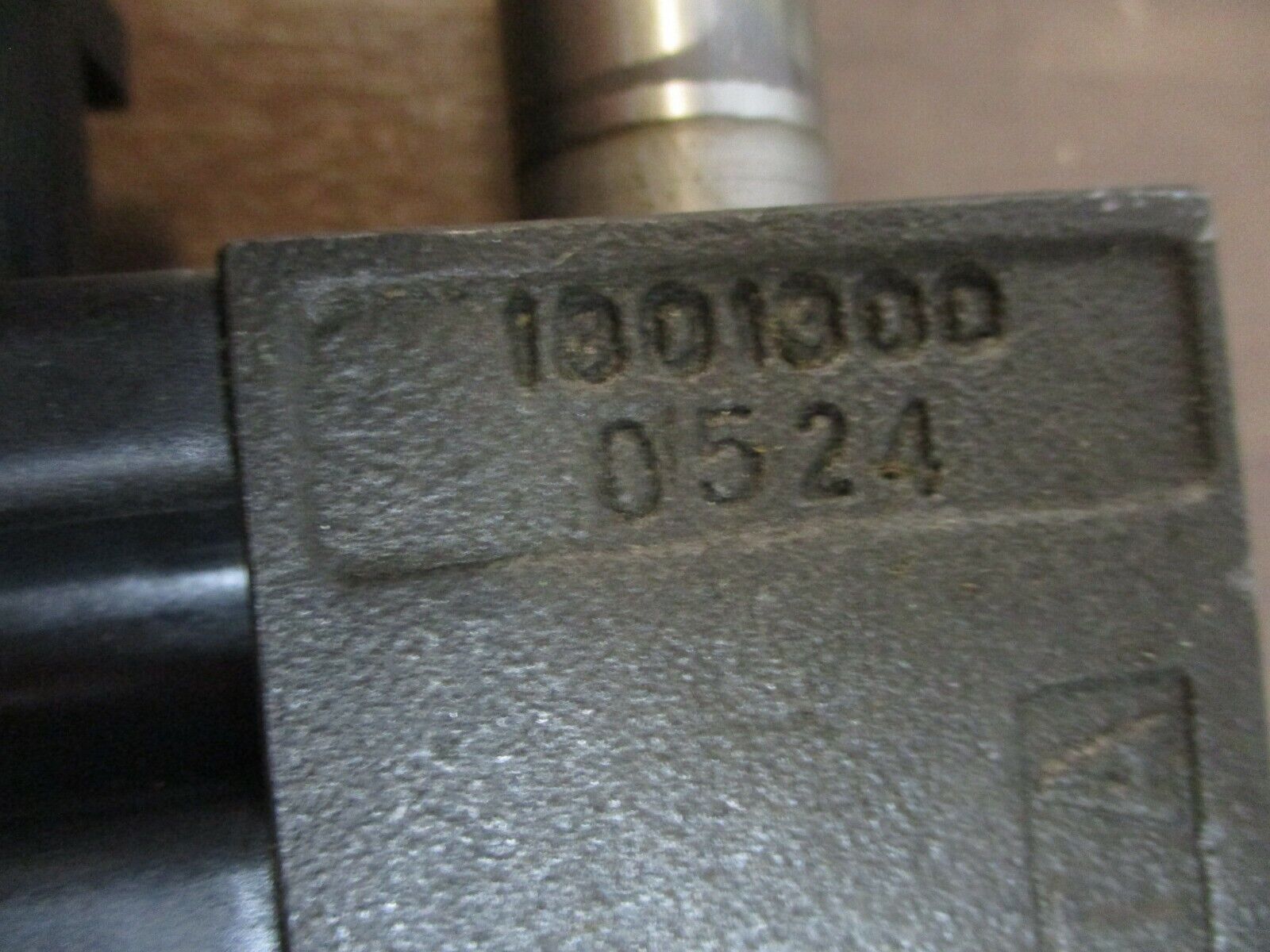 Parker Hydraulic Control Valve 1801 300 0524 Used