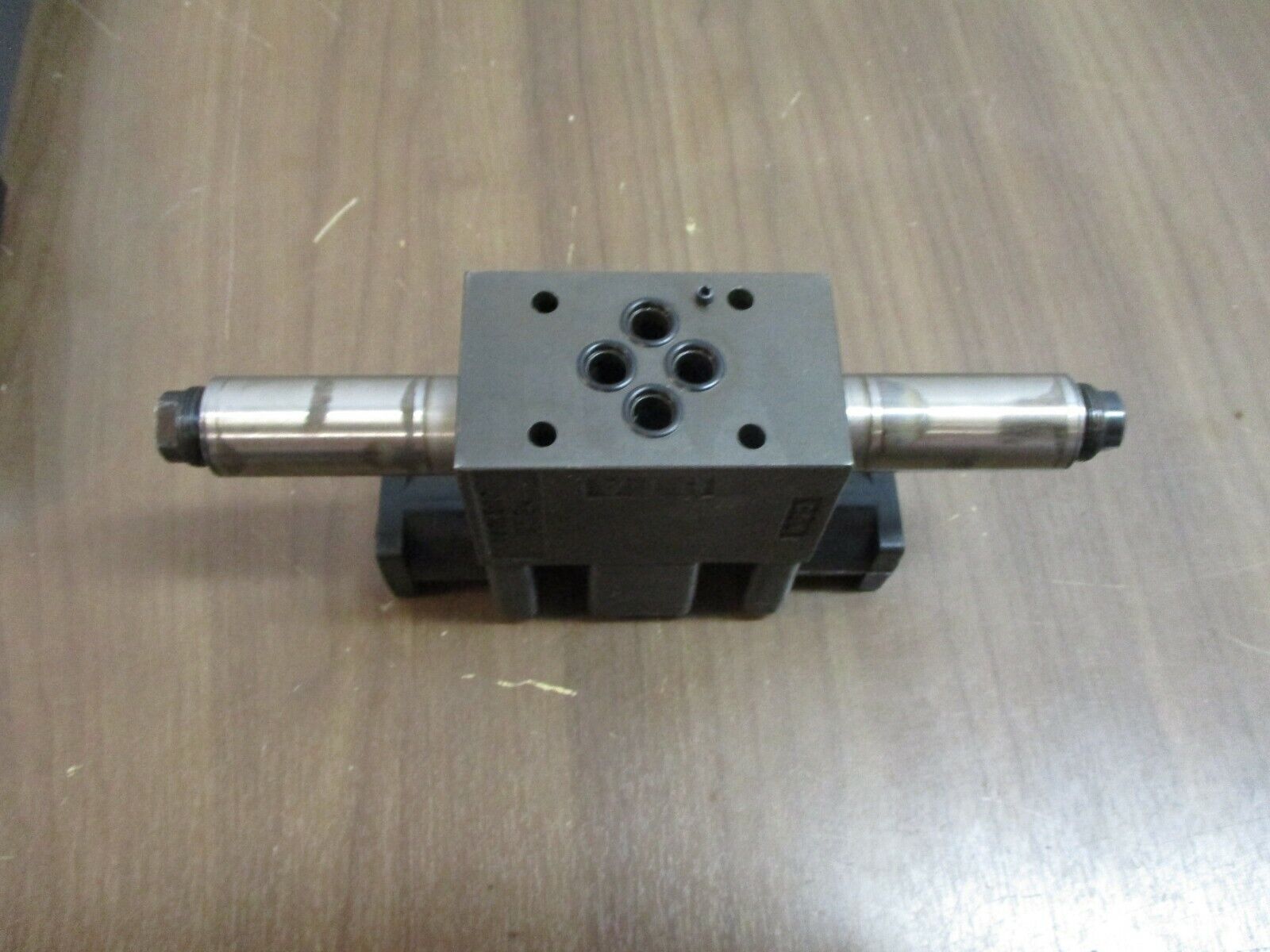 Parker Hydraulic Control Valve 1801 300 0524 Used