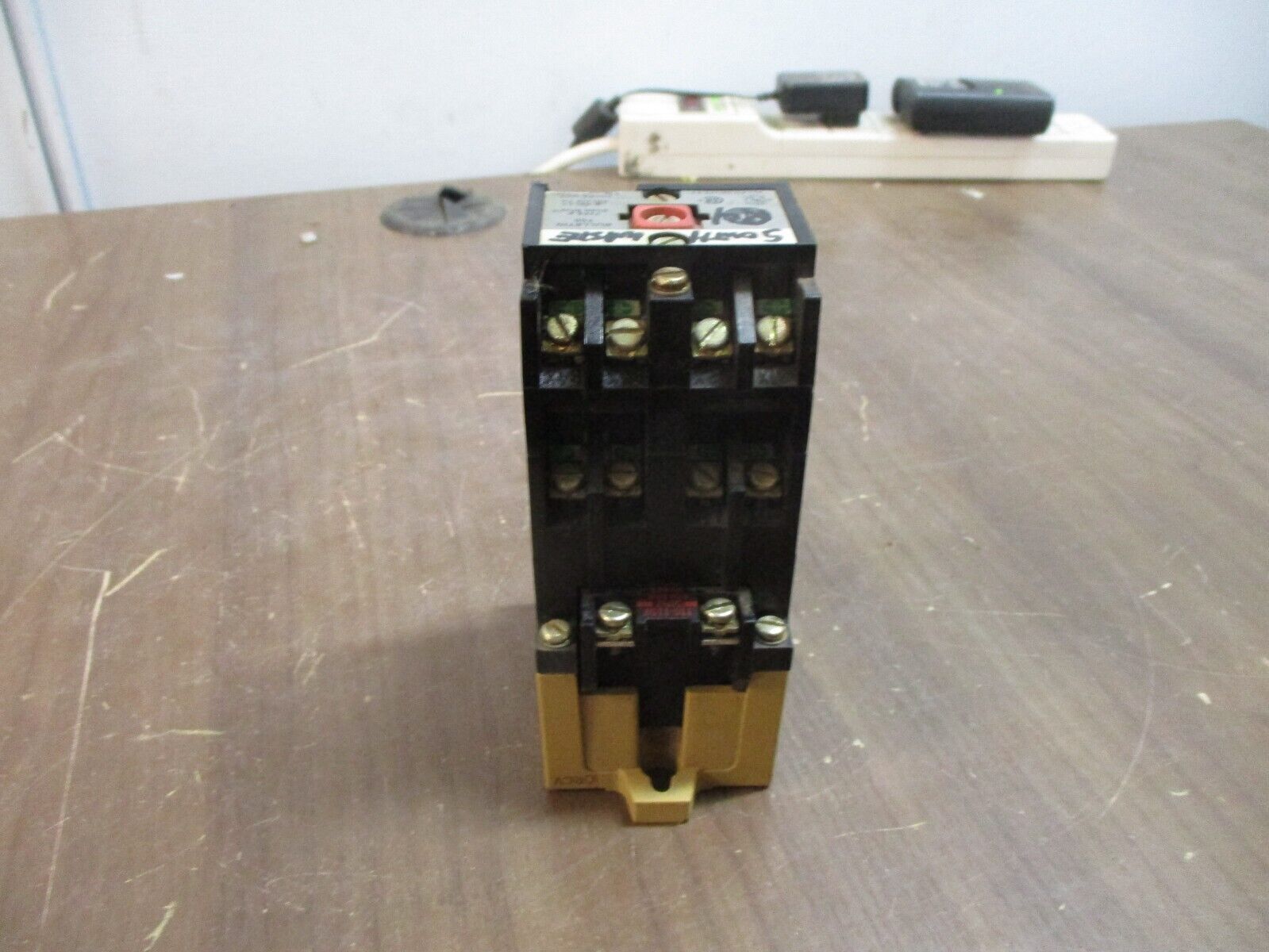 Allen-Bradley Type P AC Relay 700-P800B11 Ser. B 120V Coil 20A 600V Used