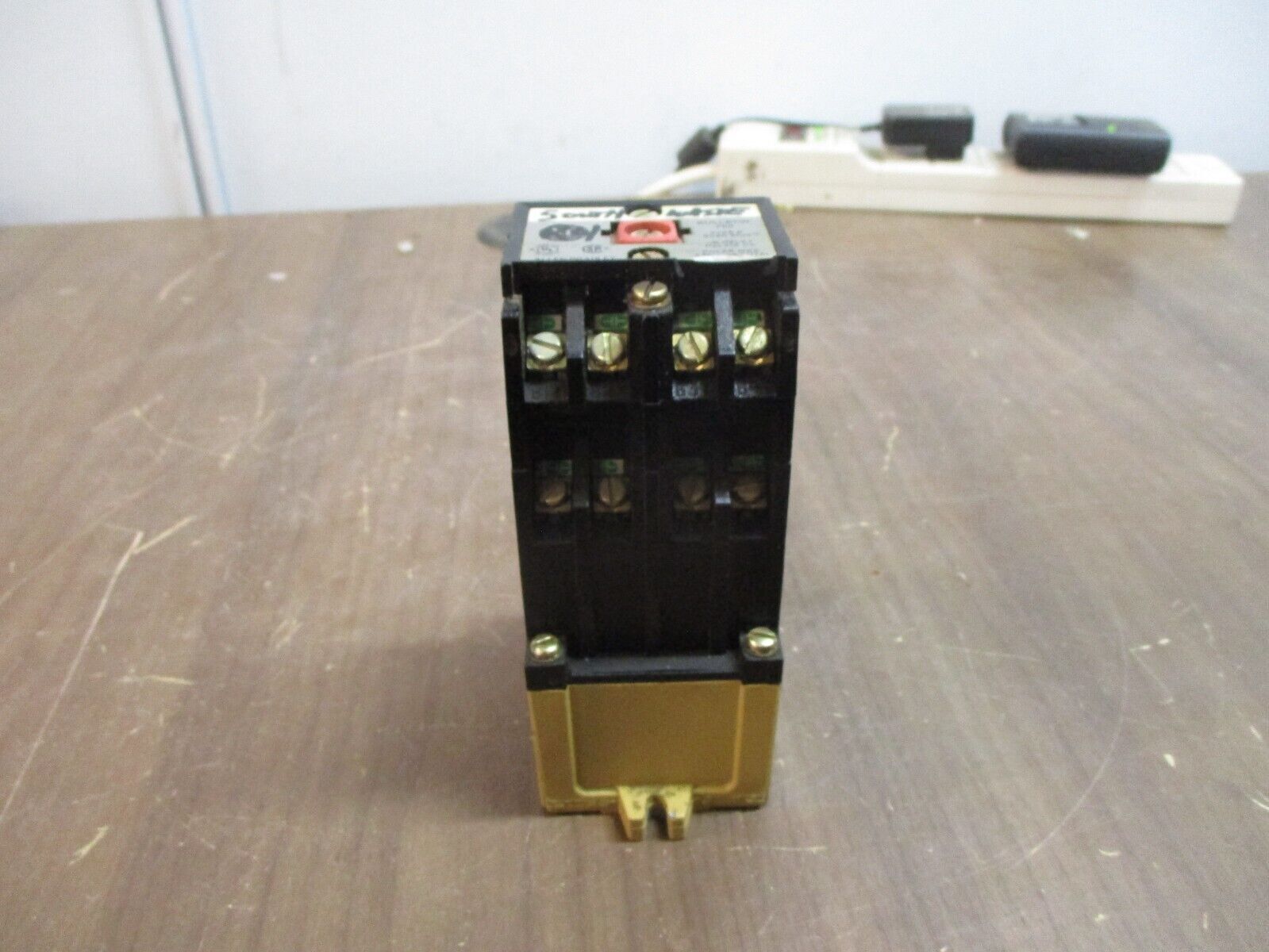 Allen-Bradley Type P AC Relay 700-P800B11 Ser. B 120V Coil 20A 600V Used