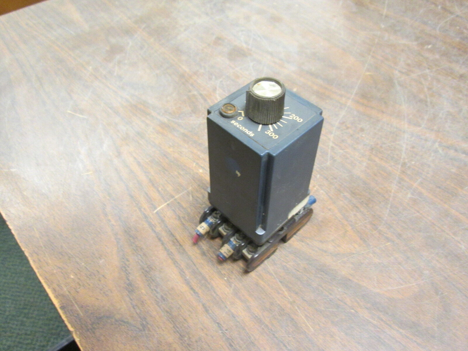ATC Time Delay Relay 319 120/240VAC 5A Range: 0-300sec Used
