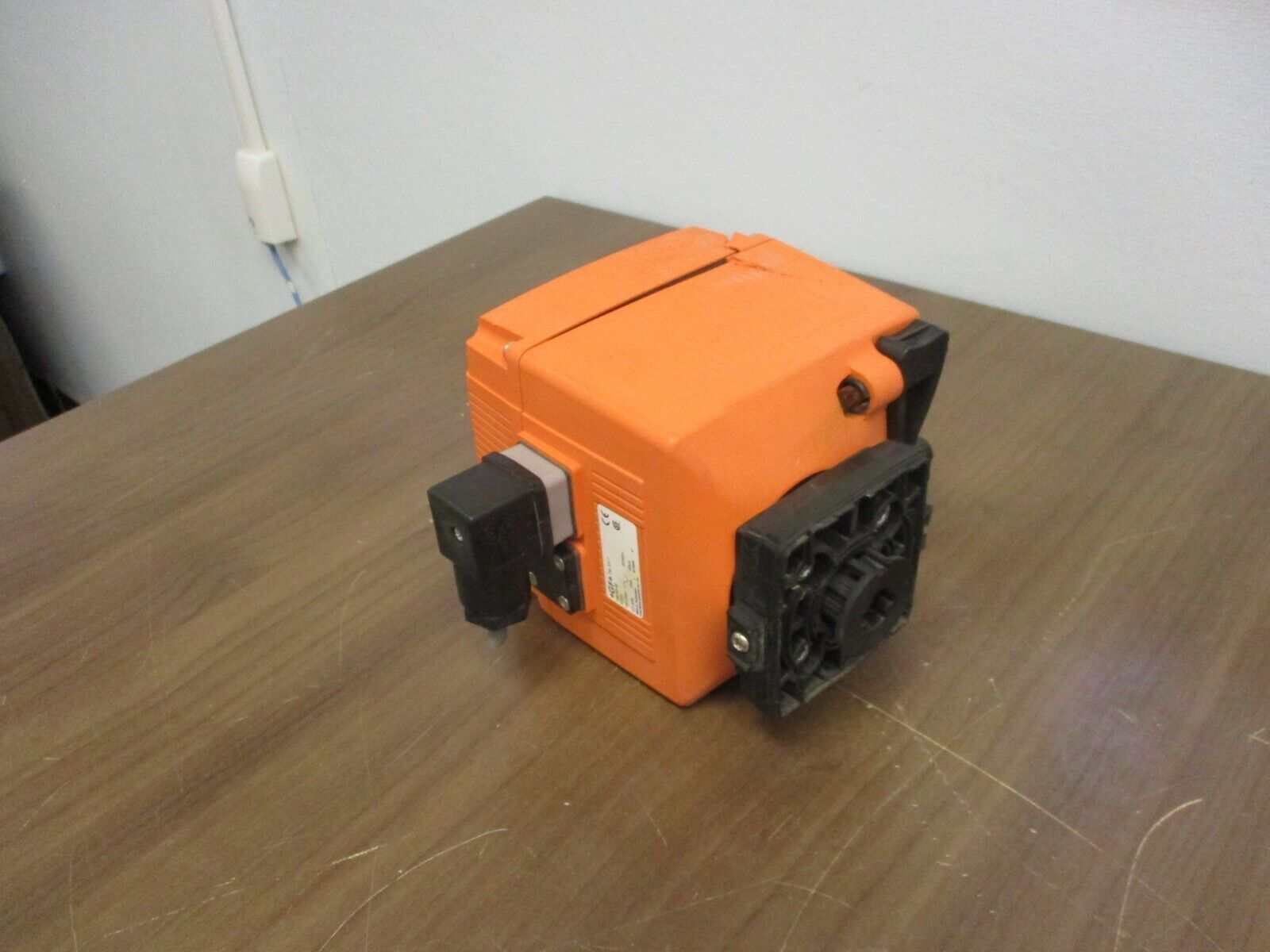 GF Valve Actuator EA11 100-230V 50/60Hz 40VA Used *Broken Mounting*